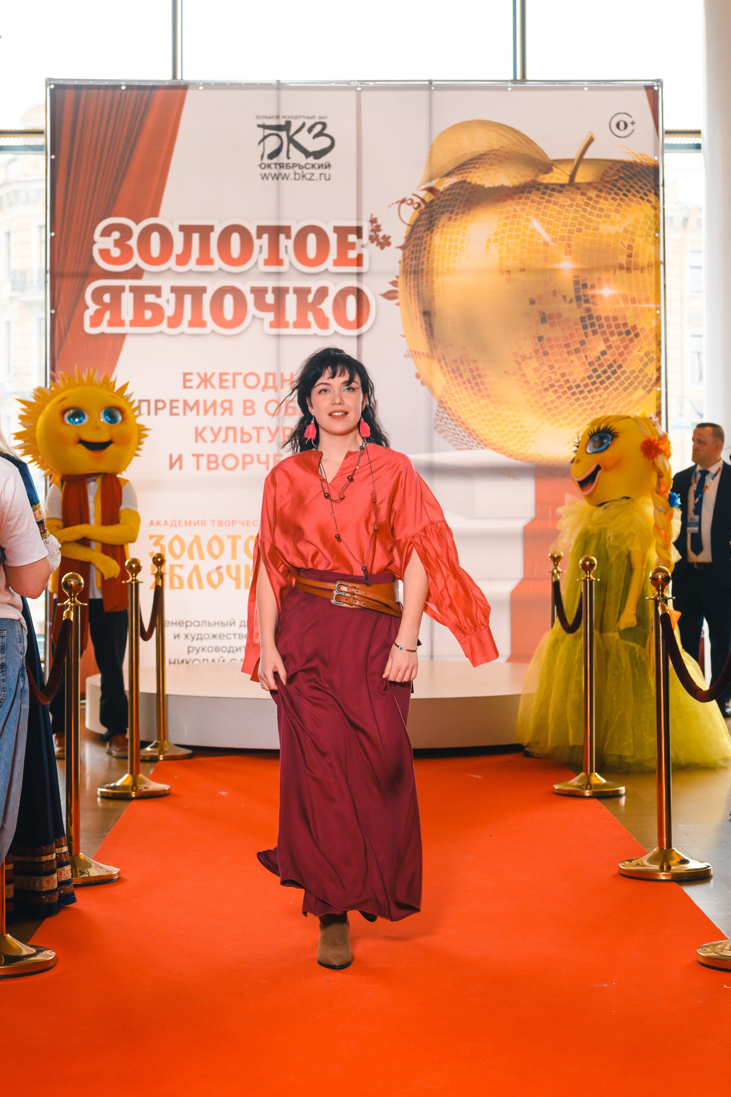 23 апреля, красная дорожка, БКЗ Октябрьский, г. Санкт-Петербург. Золотое яблочко