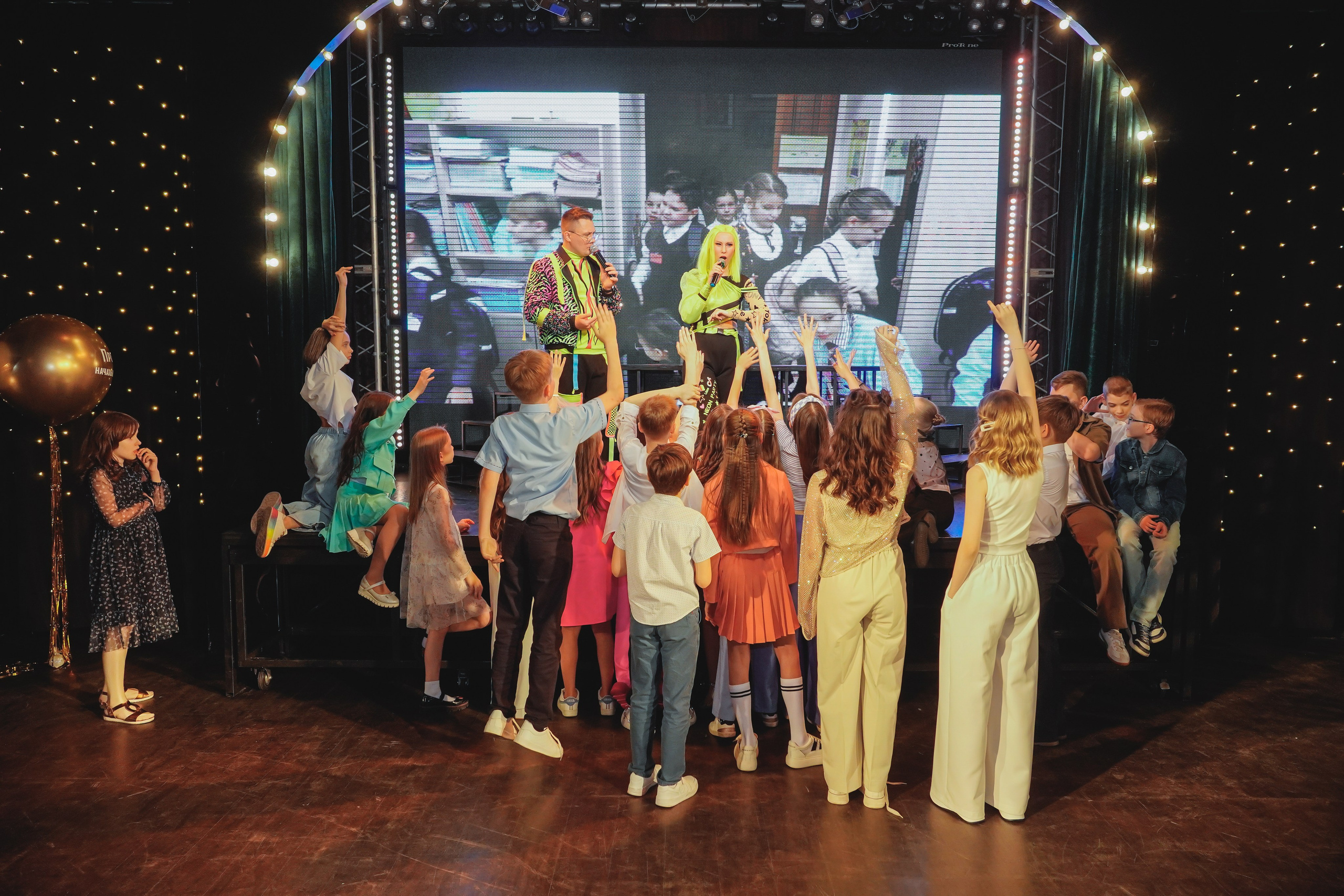 Выпускной. Занимаюсь профессиональной фотографией и живу рядом с Байкалом. Работаю в разных жанрах