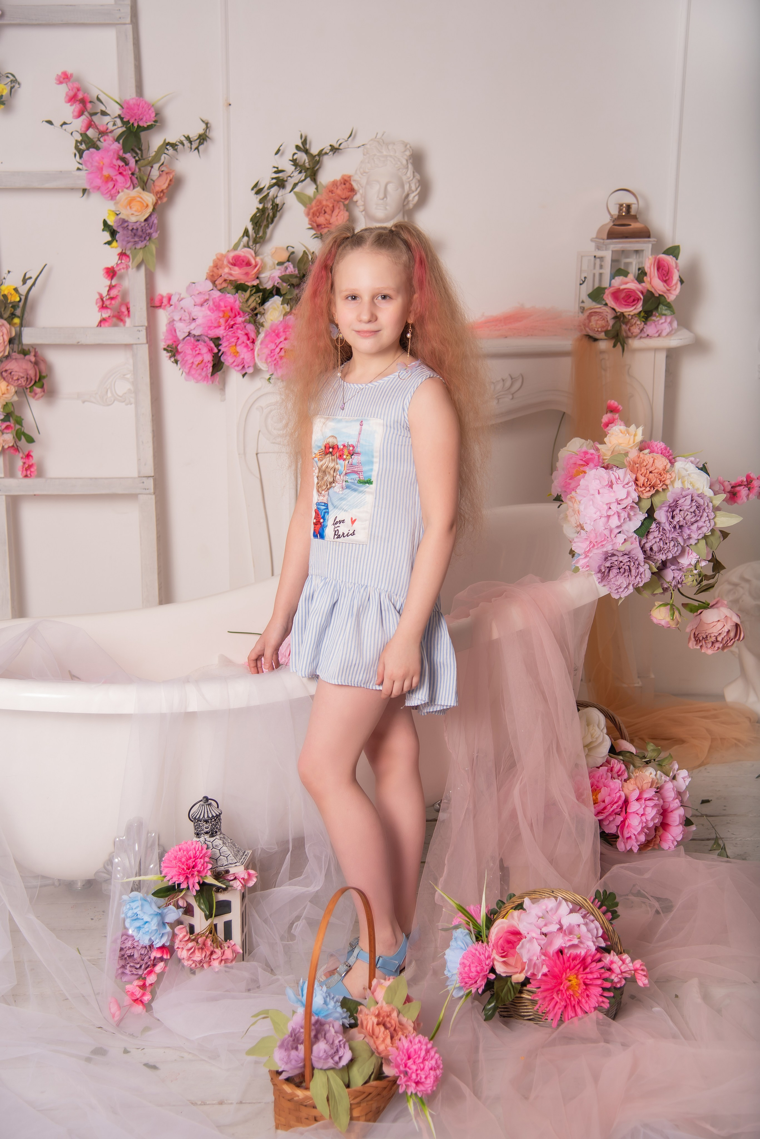 Модельная школа. Занимаюсь профессиональной фотографией и живу рядом с Байкалом. Работаю в разных жанрах