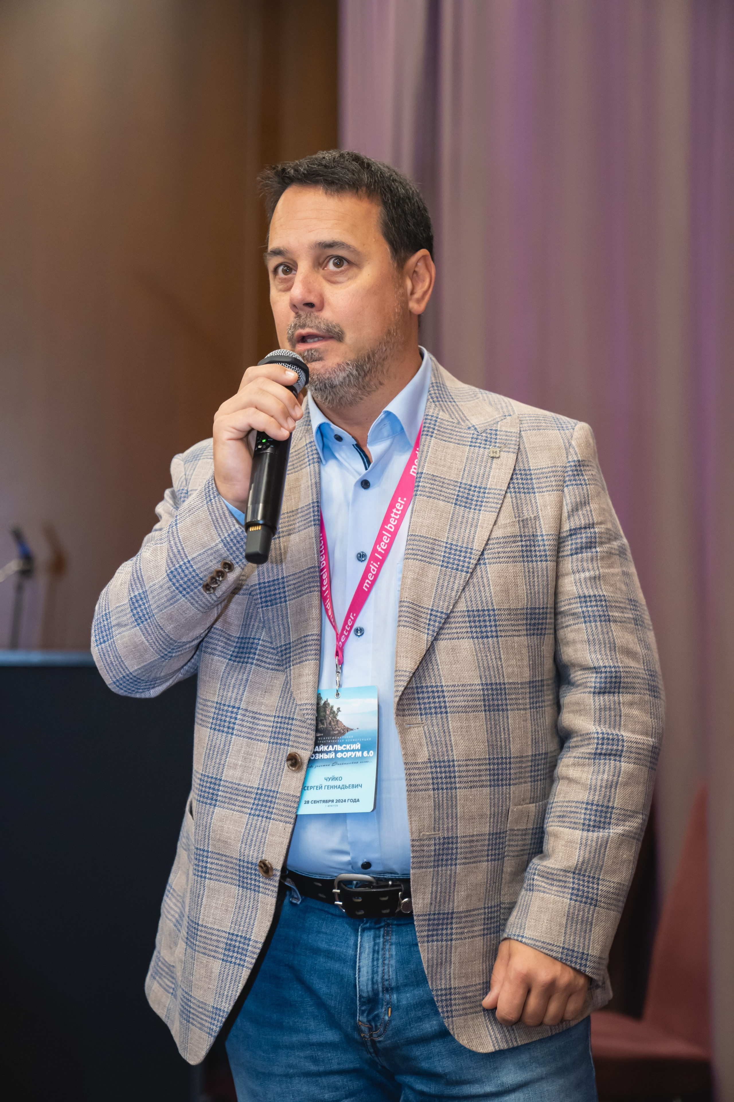 Фотосессия форумов, конференций. Занимаюсь профессиональной фотографией и живу рядом с Байкалом. Работаю в разных жанрах