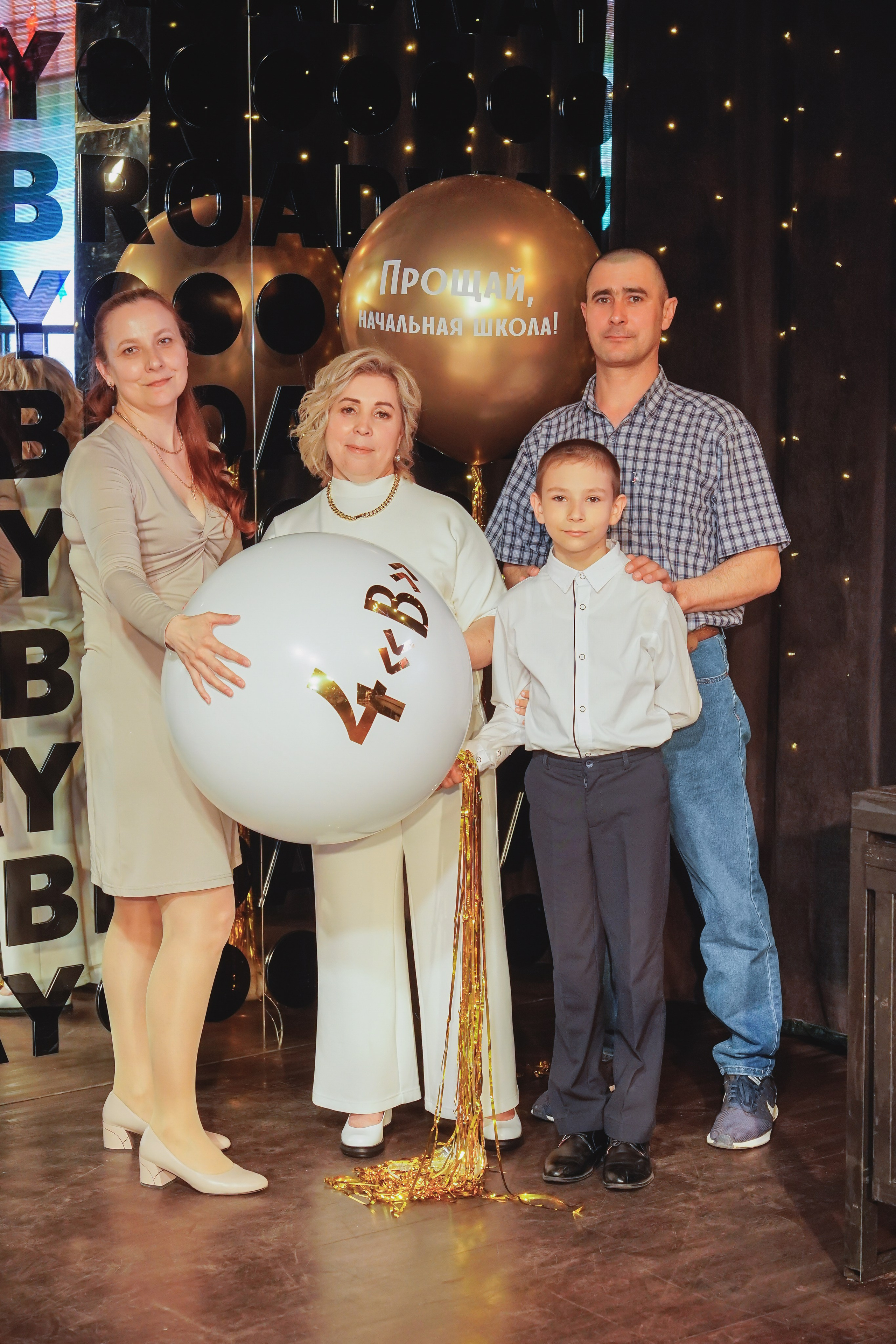 Выпускной. Занимаюсь профессиональной фотографией и живу рядом с Байкалом. Работаю в разных жанрах