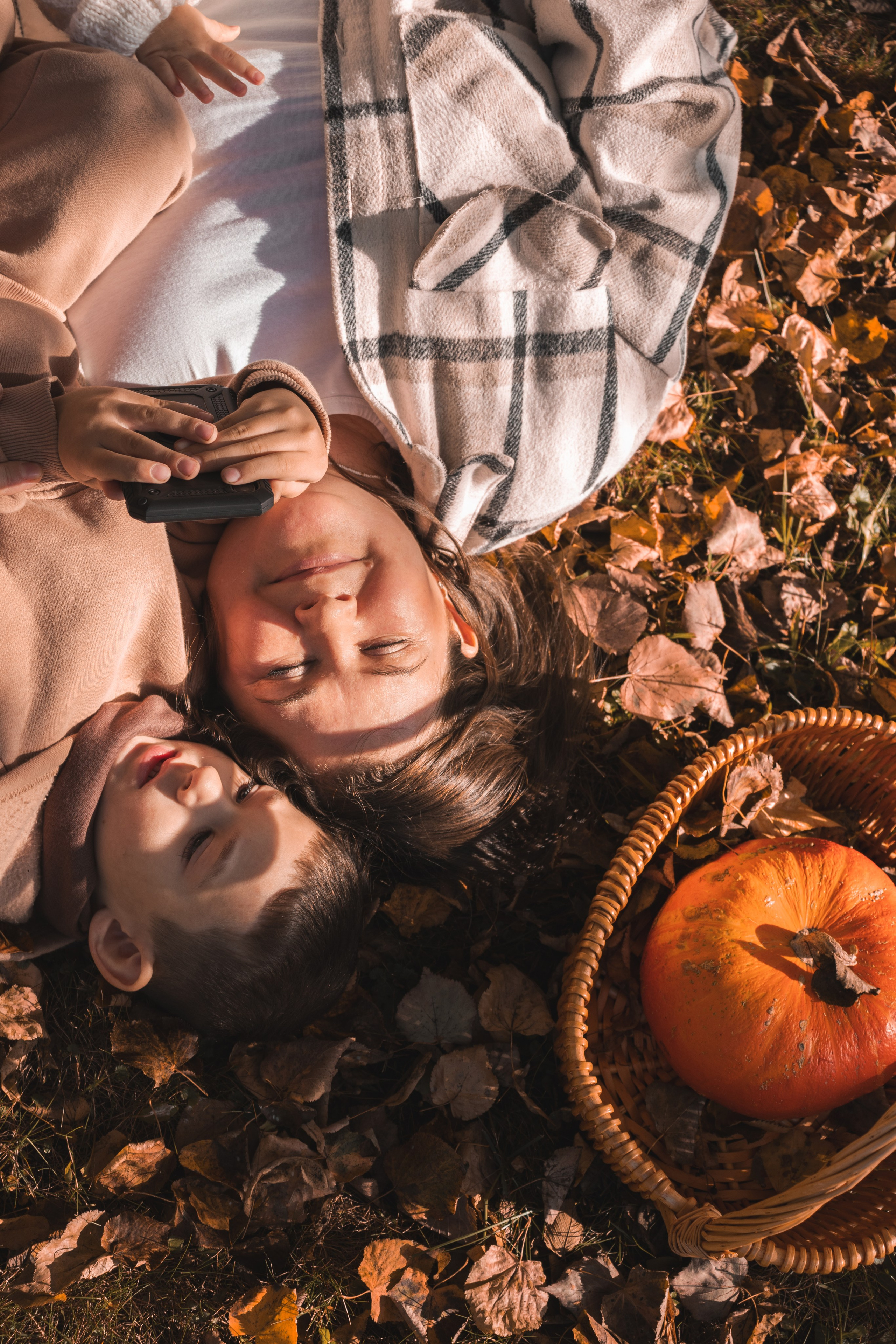 Семейная осенняя фотосессия в городе Томск