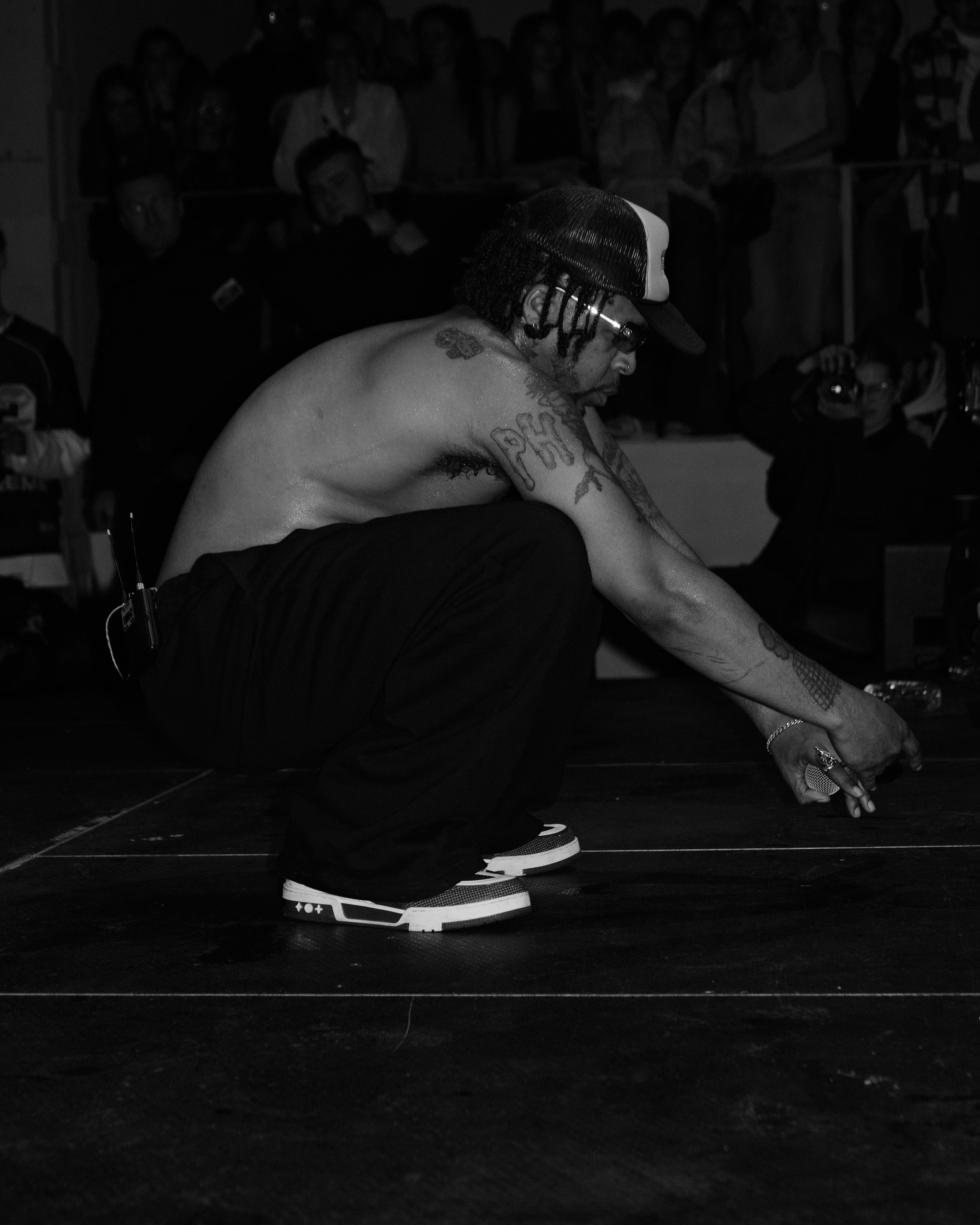 Azizi Gibson. NOIZOMAX Художественный фотограф в Дубай