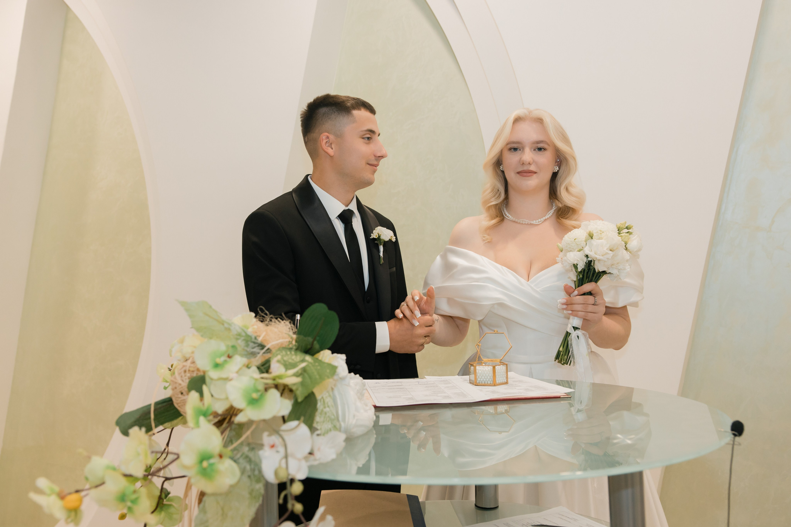 Отдел ЗАГС Администрации Первомайского района. Видеосъемка и фотосъемка свадеб. Фотограф и оператор на свадьбу. Видеосъемка подкастов, собственная видео-фотостудии. Предметная фотосъемка