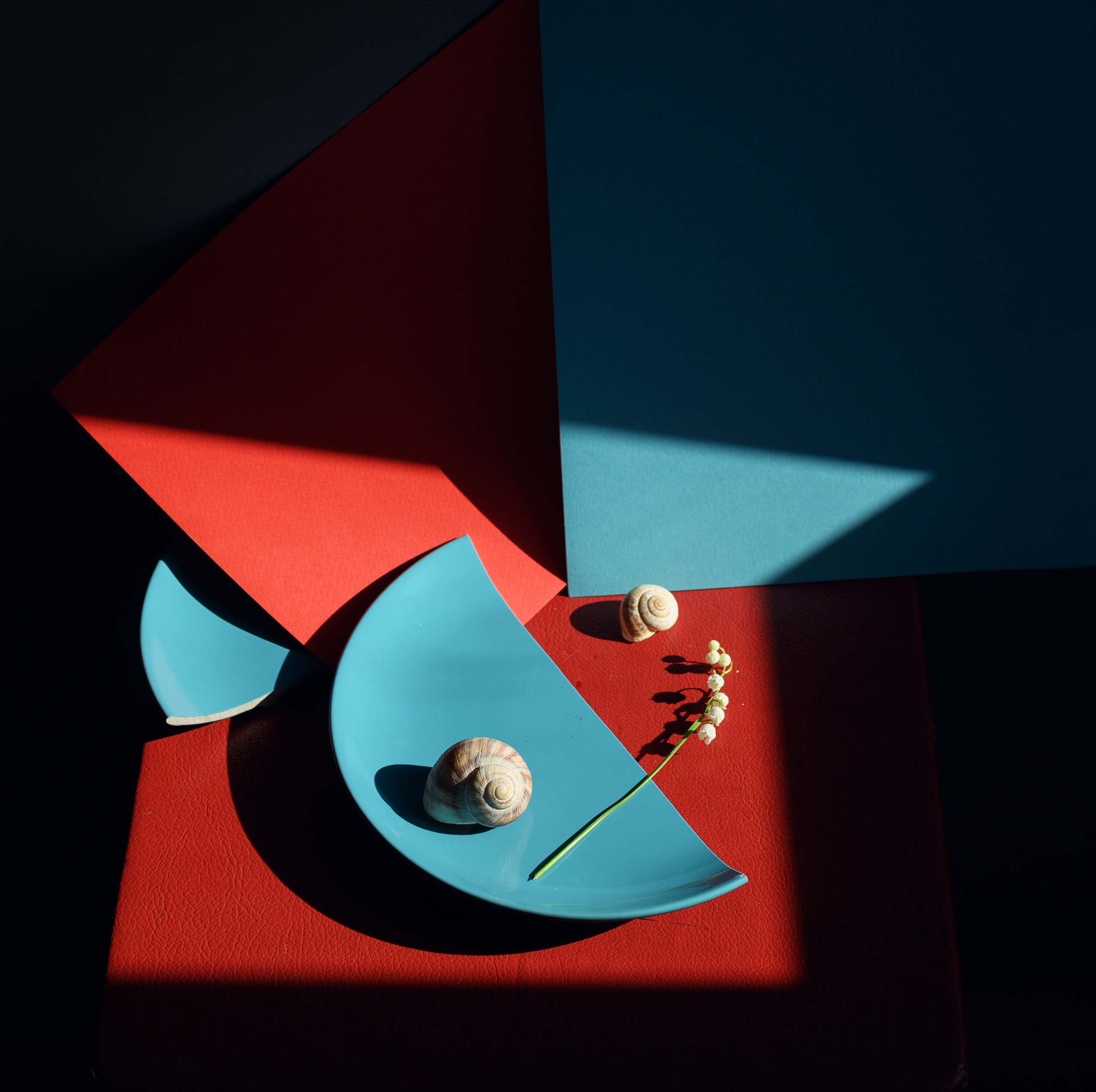 бирюзовый, тарелка, натюрморт, табурет, весна