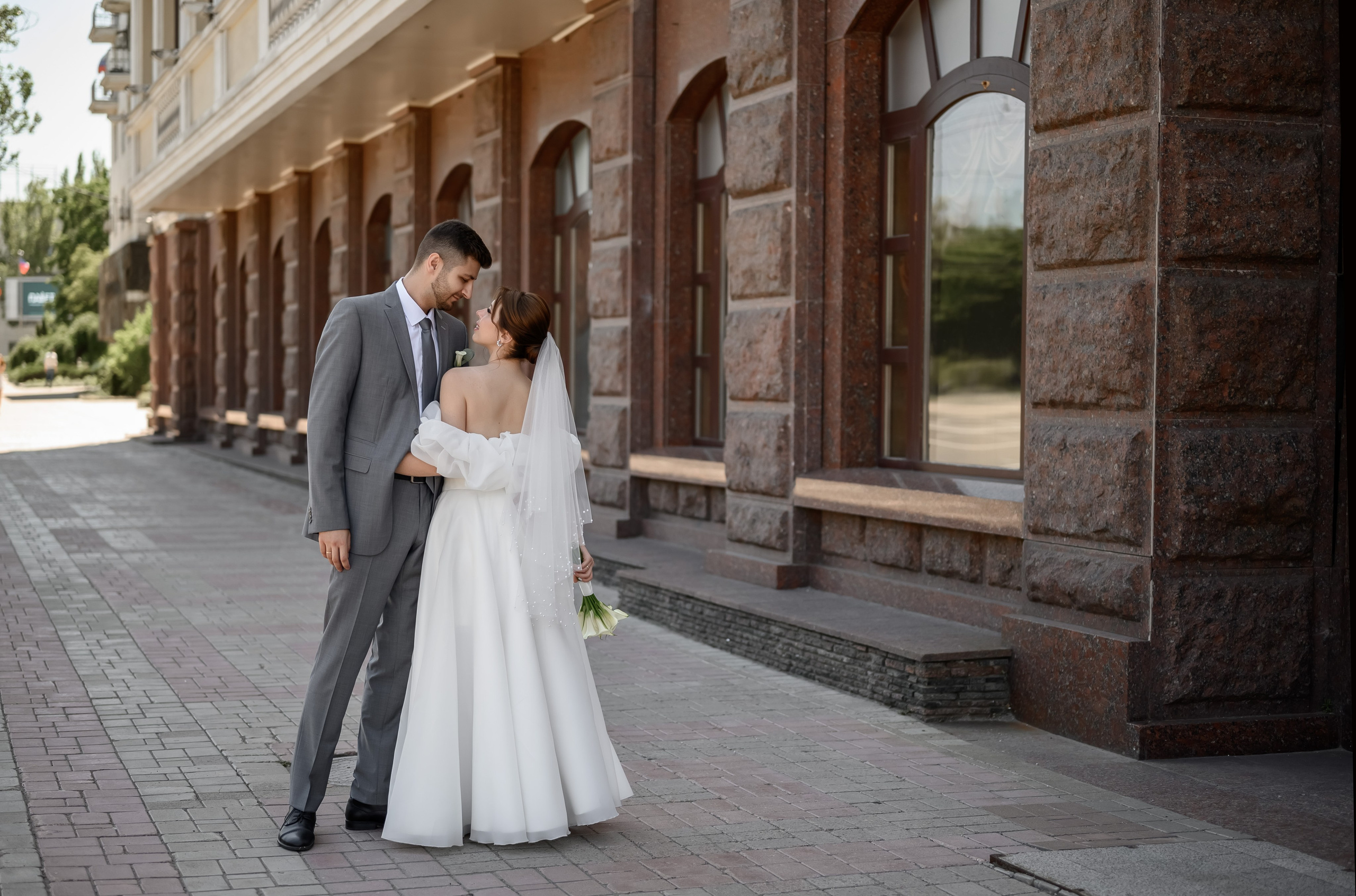 Прогулка в театре и по центру города. Юлия Басня семейный и свадебный фотограф в Донецке