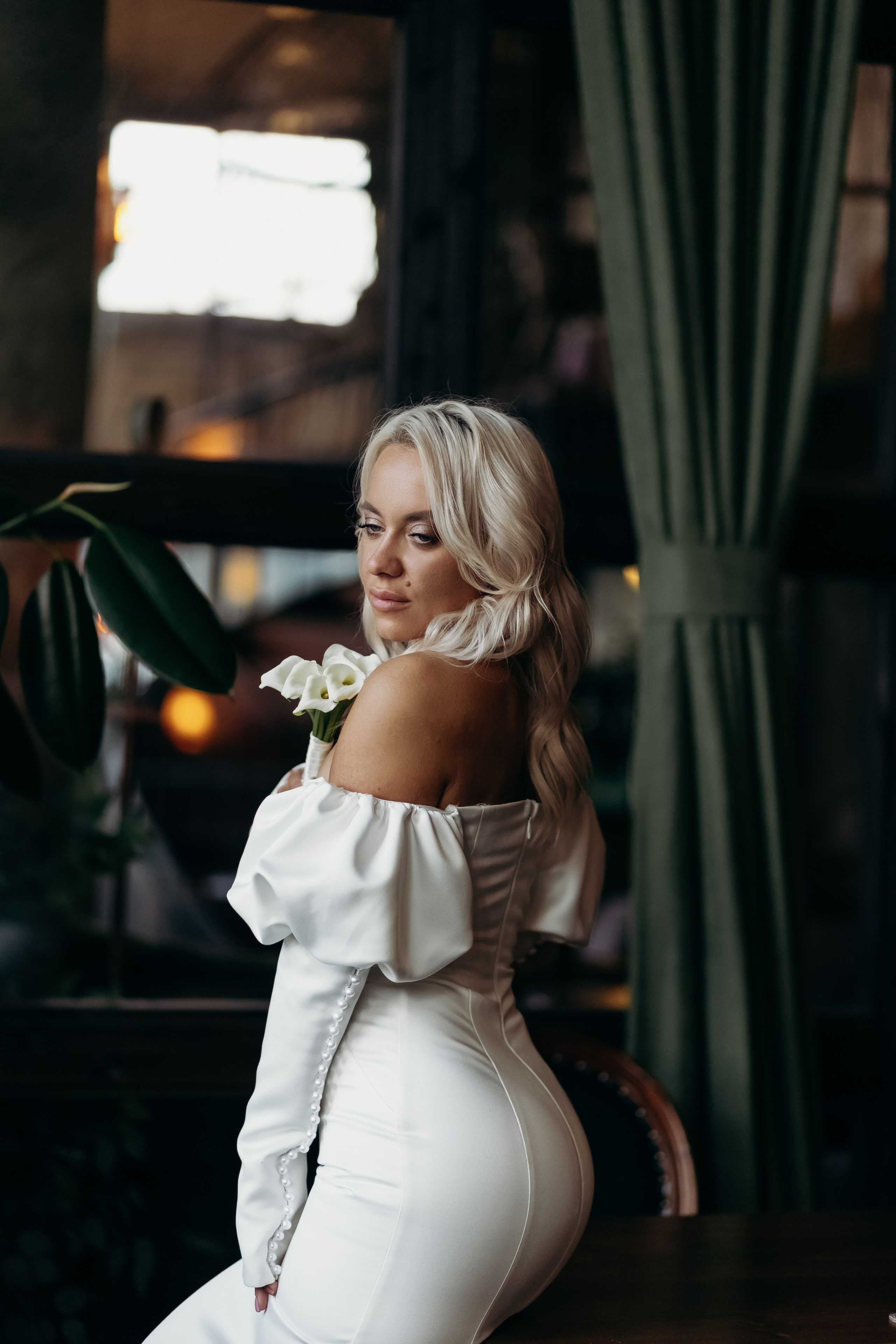 Александр и Елена (сборы, ресторан). Фотограф свадебный семейный в Красноярске Шукшина Наталья