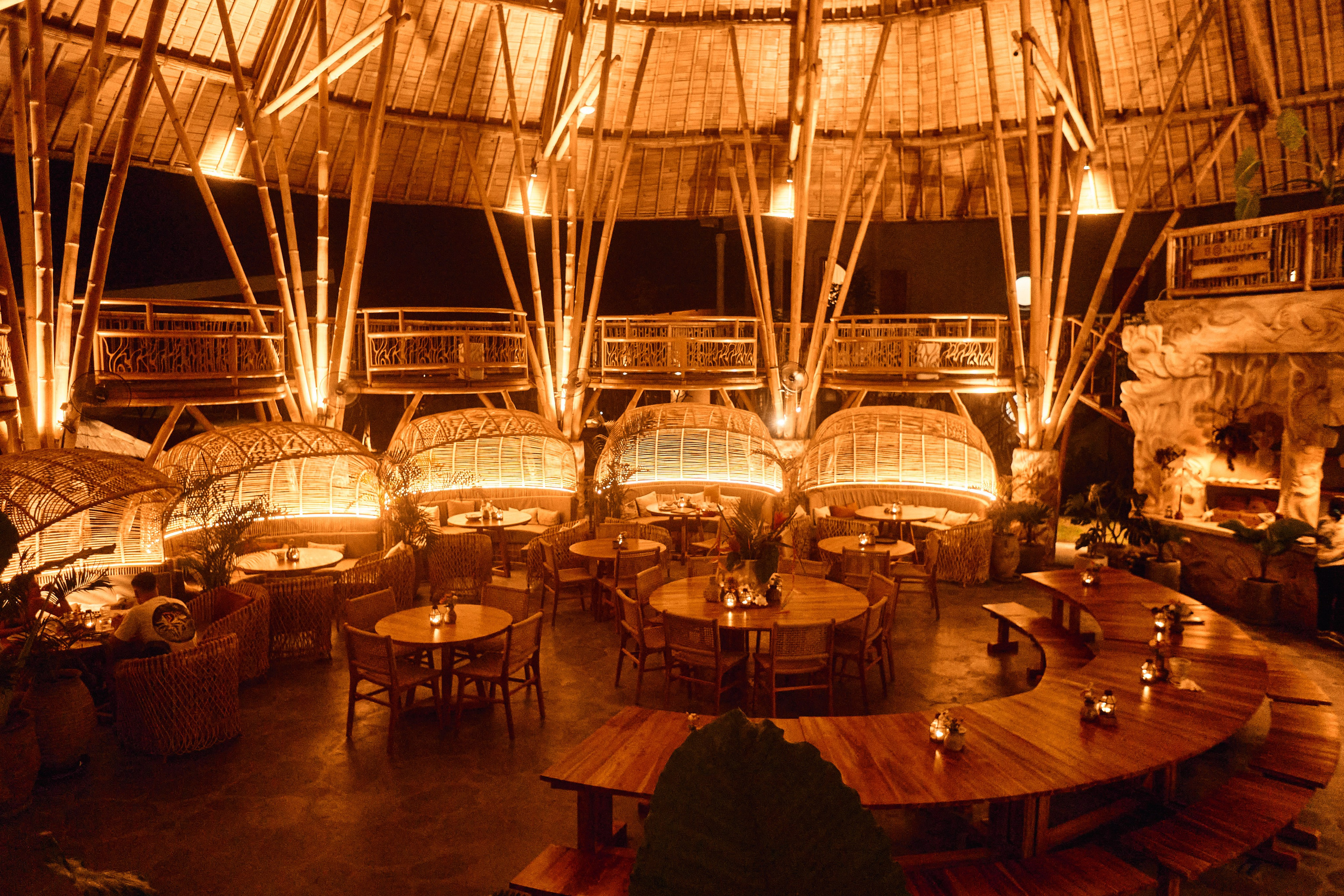 NuanuNight. See the moment and catche. commercial and reportage