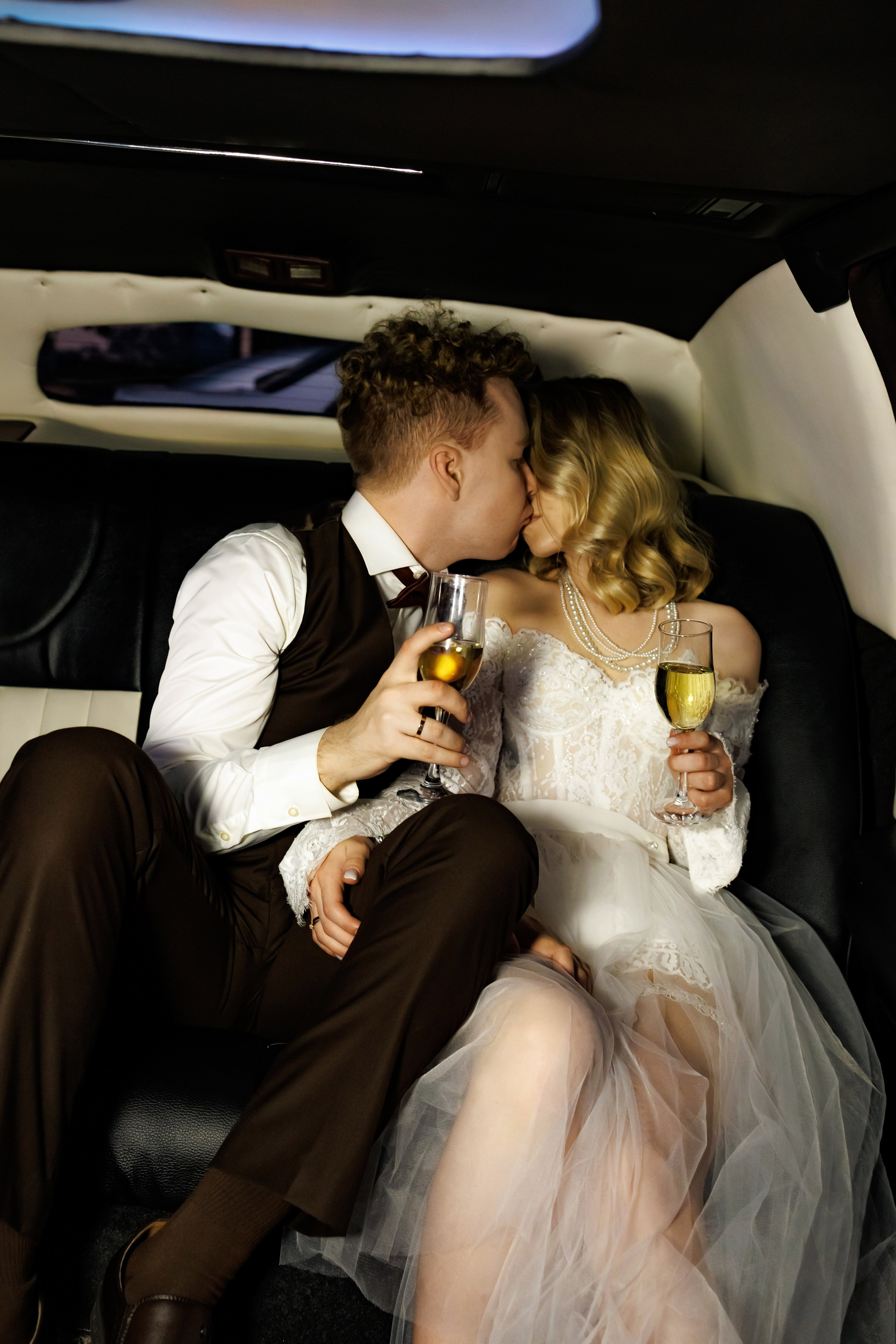 Свадебные фотографии с фейерверками