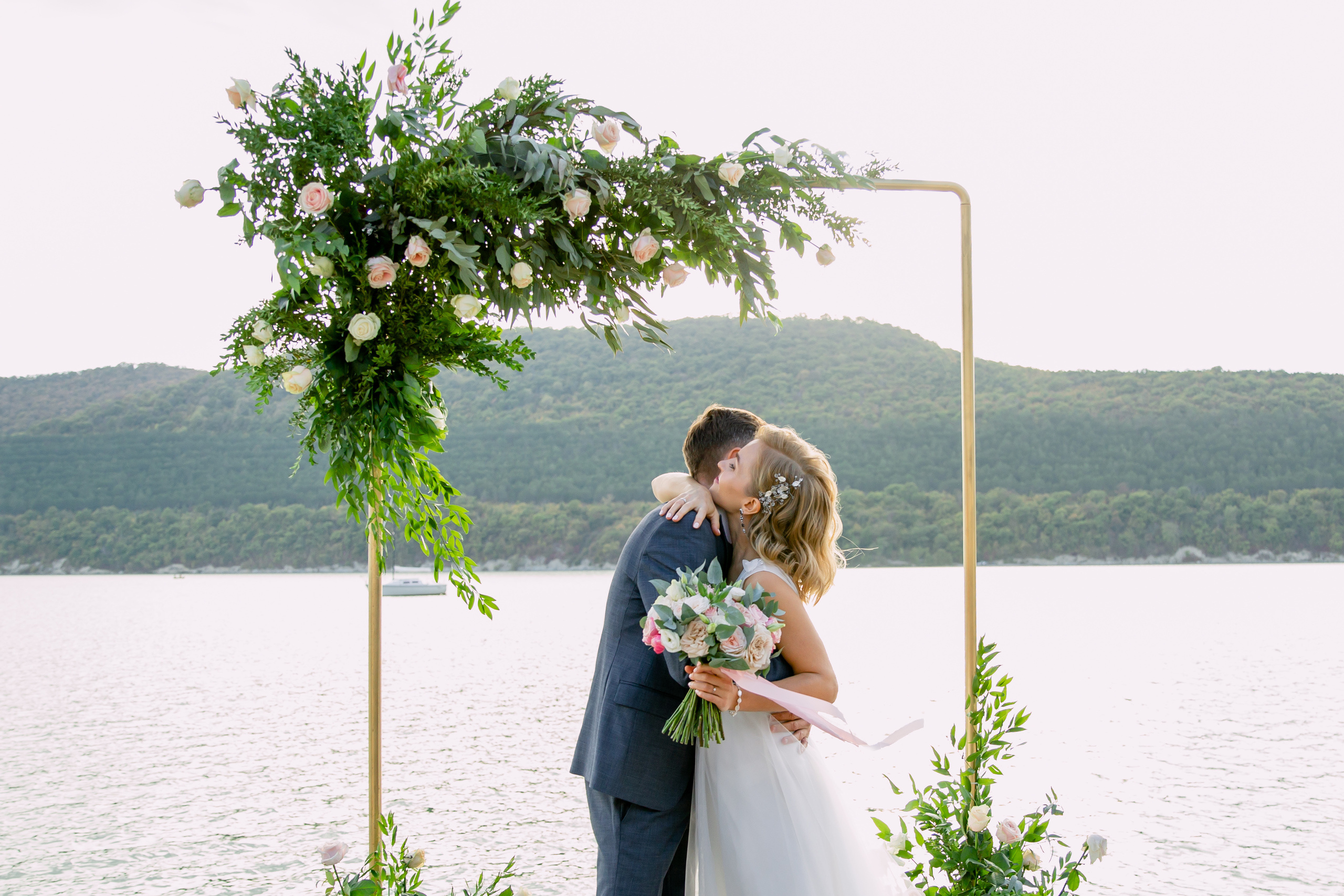 Озеро Абрау. Свадебный фотограф Краснодар
