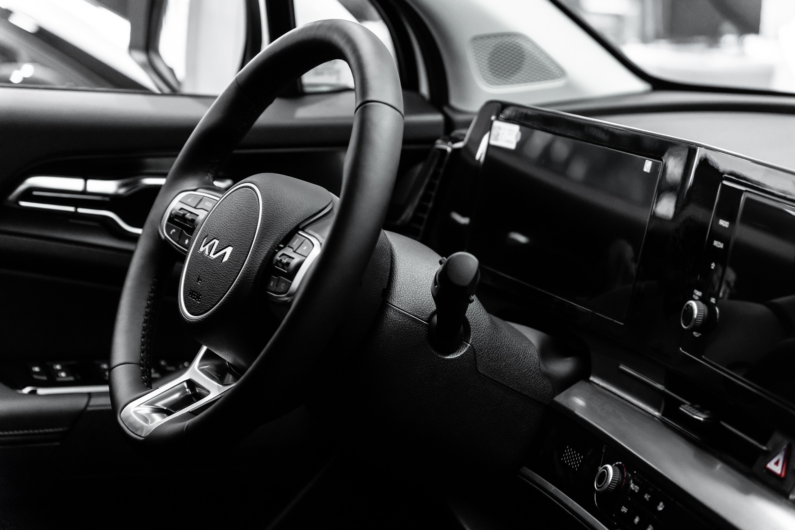 руль и приборная панель автомобиля