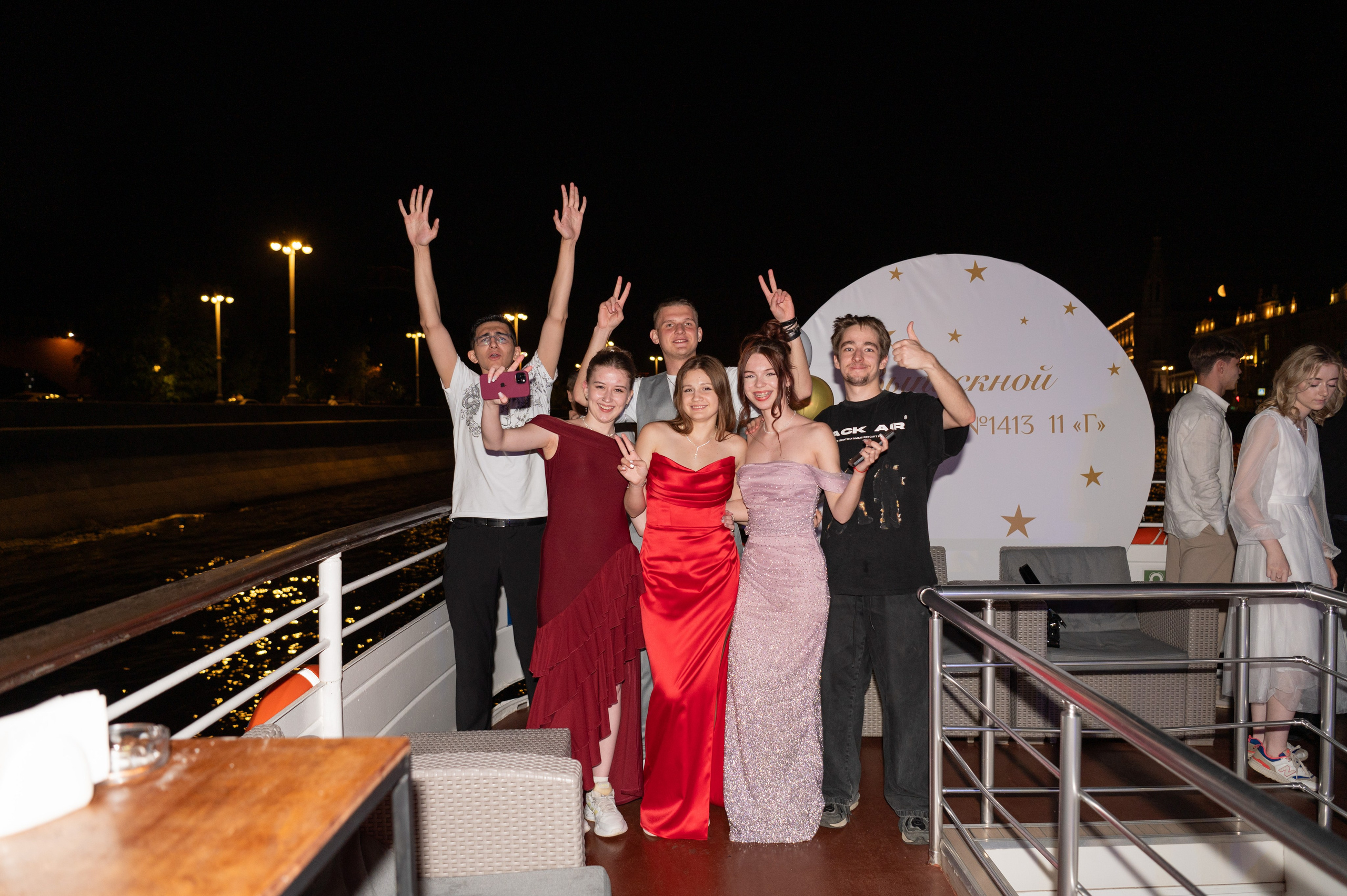 Выпускной вечер 11 класс на теплоходе. Детский и семейный фотограф г. Москва Оксана Катаджи