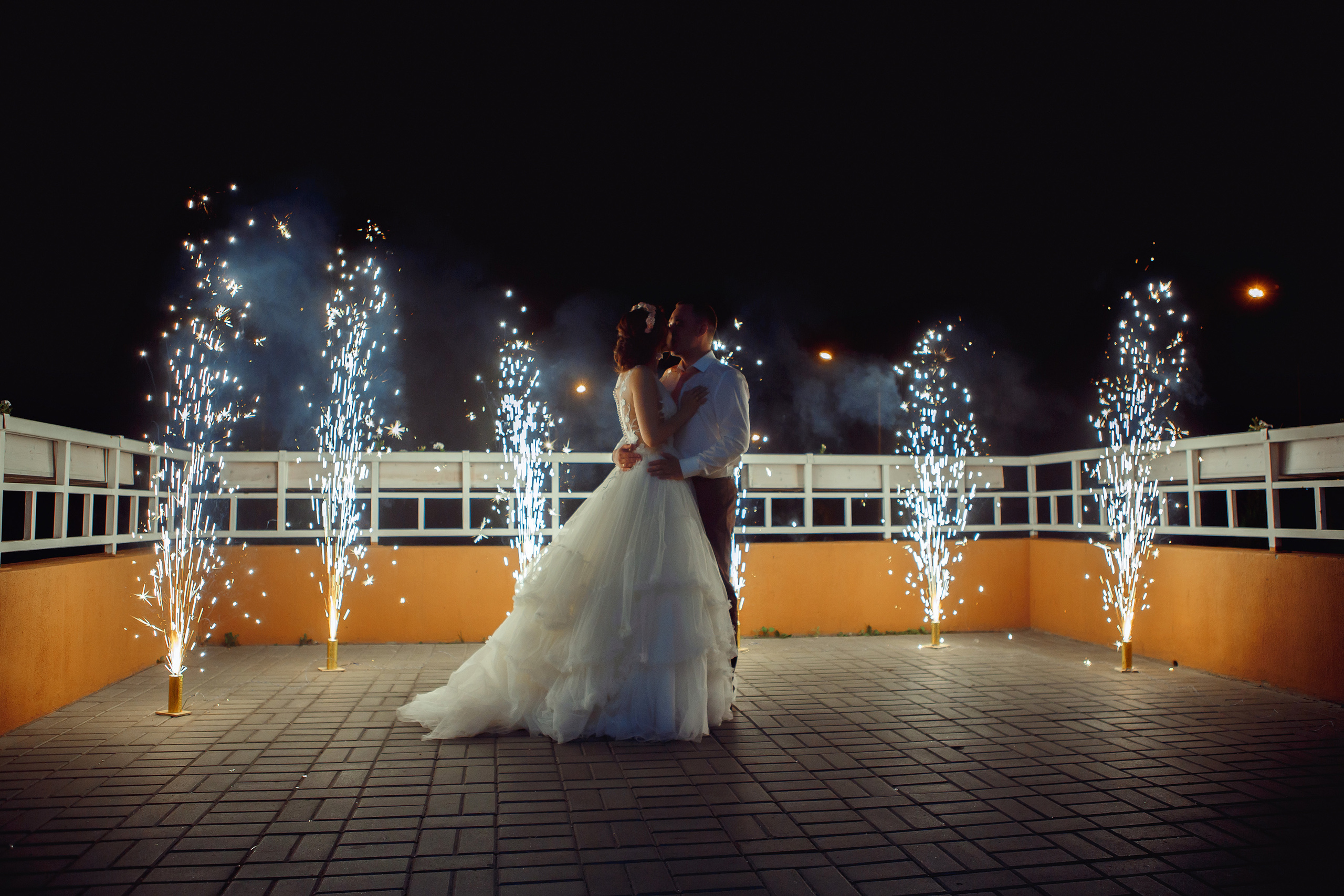 Свадебная фотосессия с салютом в Липецке. Свадебный и портретный Фотограф в Липецке Дмитрий Котюков