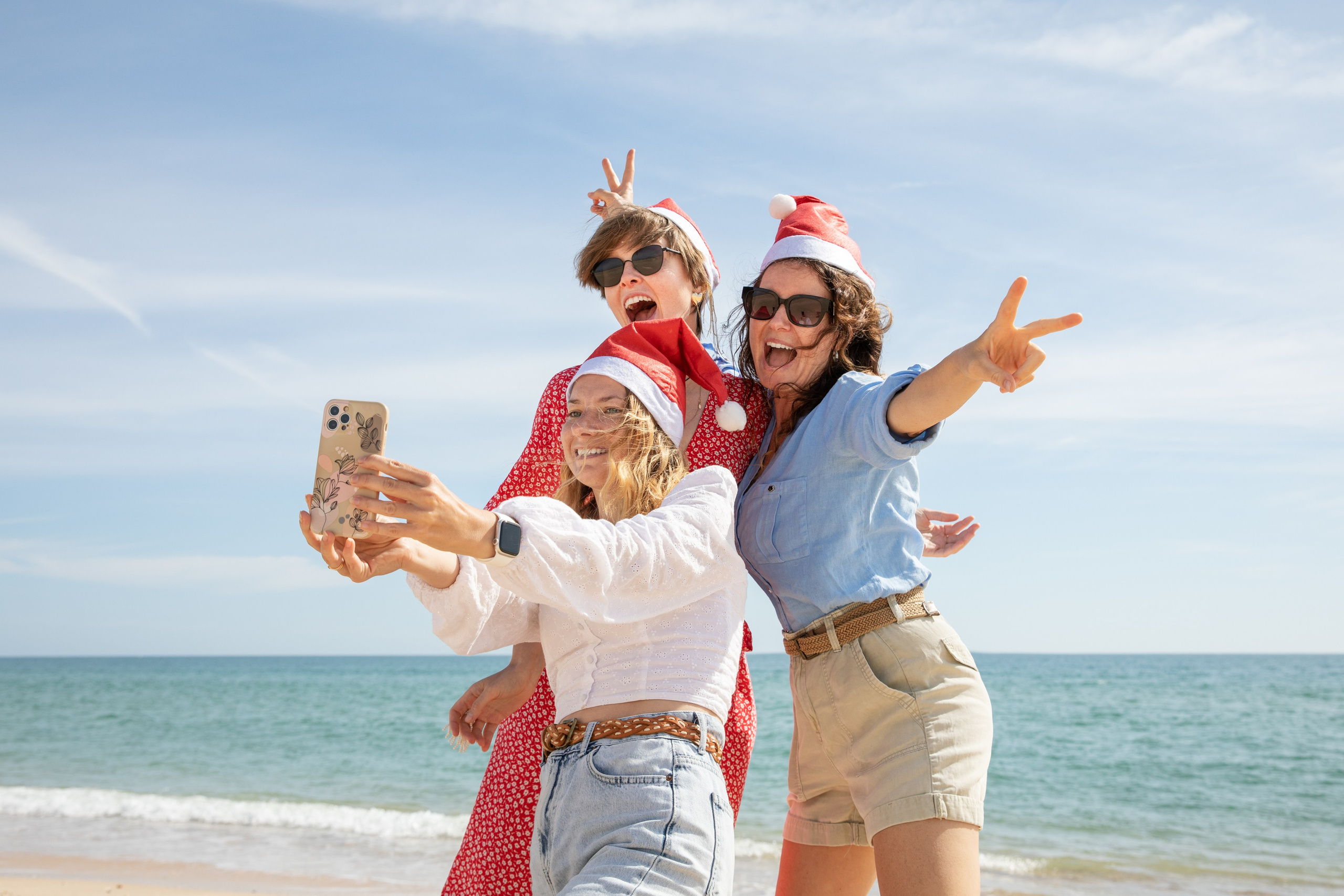 A fun photo shoot for girlfriends on the beautiful Monte Gordo beach. Professional family, children, fashion, event and wedding photographer in Portugal Oksana Lomnova