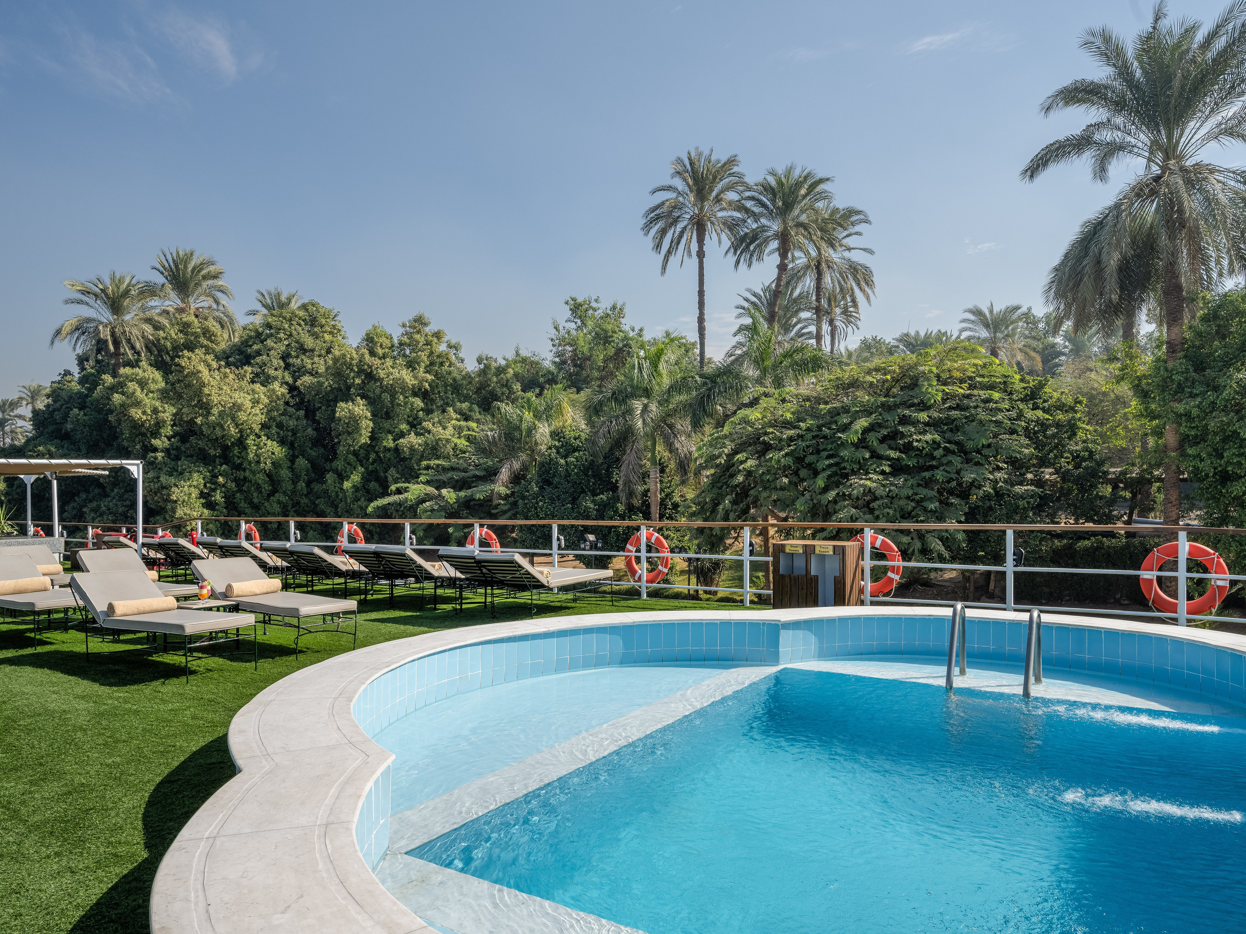 Теплоход Jaz Al Qassida Luxor. Вячеслав Лазарев фотографирую интерьеры