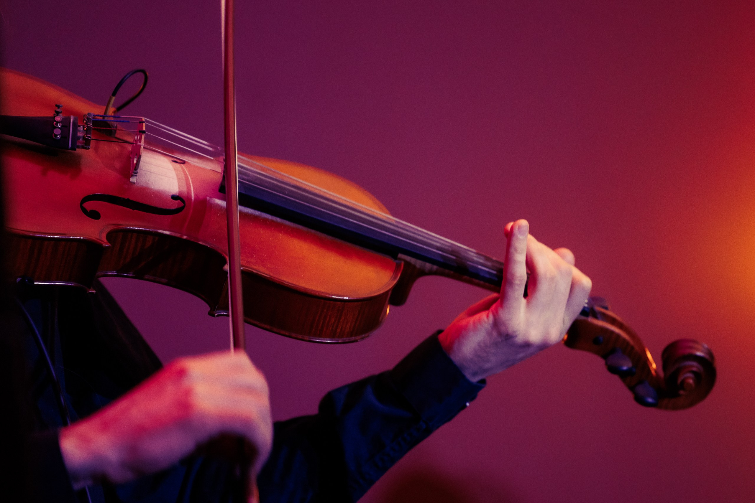 Концерт ATOMIC CELLOS в пространстве FREEDOM. Фотограф в Санкт-Петербурге — Сергей Петров