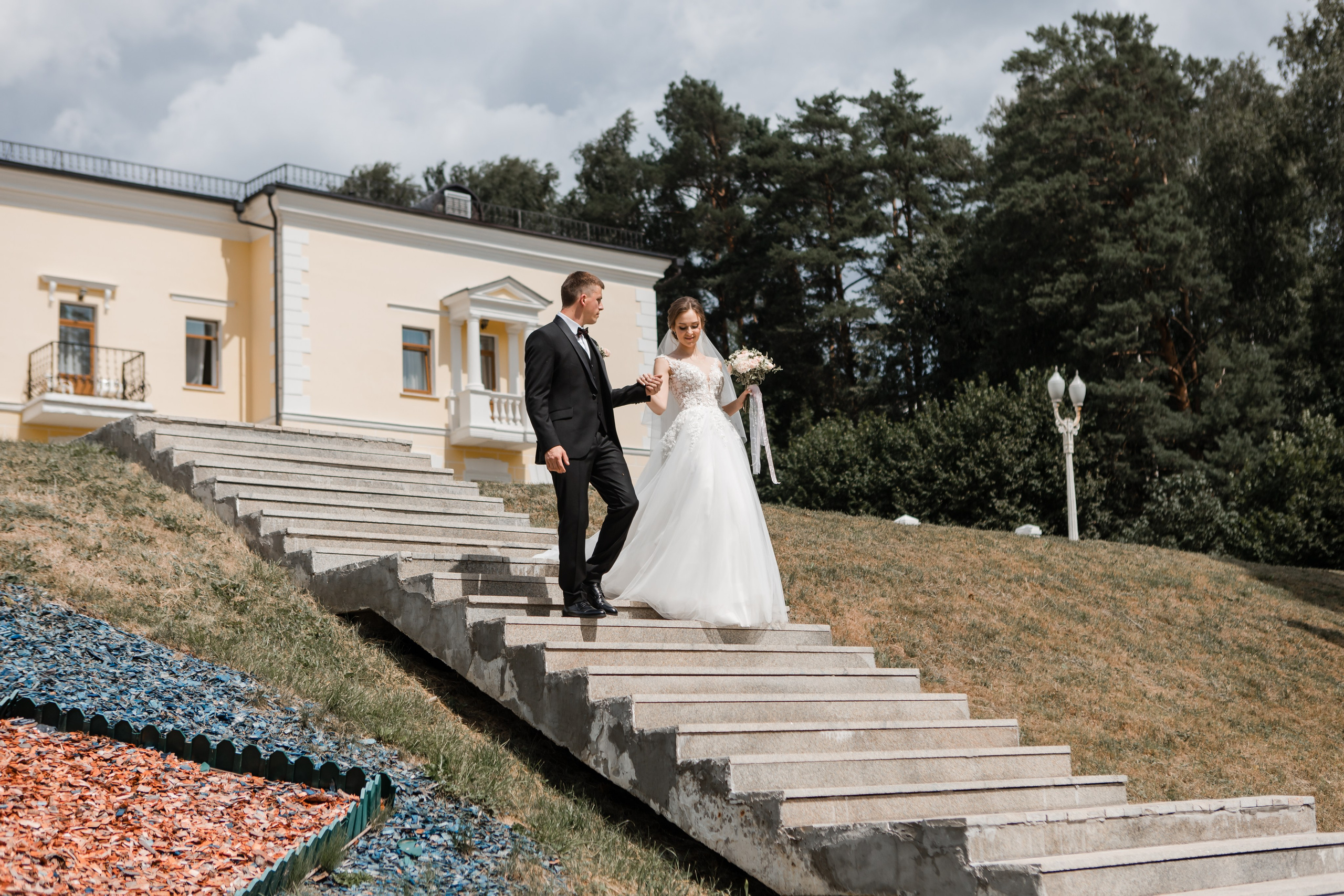 Свадебная фотосъемка Михаила и Ольги. День нашей свадьбы. Видеосъемка и фотосъемка свадеб. Фотограф и оператор на свадьбу. Видеосъемка подкастов, собственная видео-фотостудии. Предметная фотосъемка