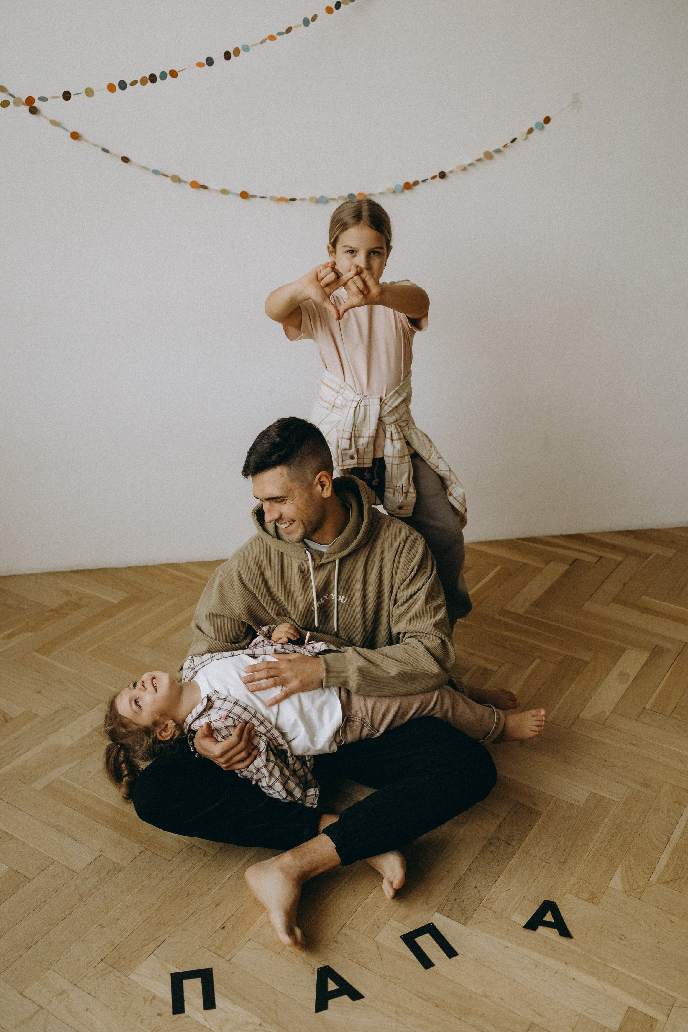 Антон, Алиса, Аня. Главная