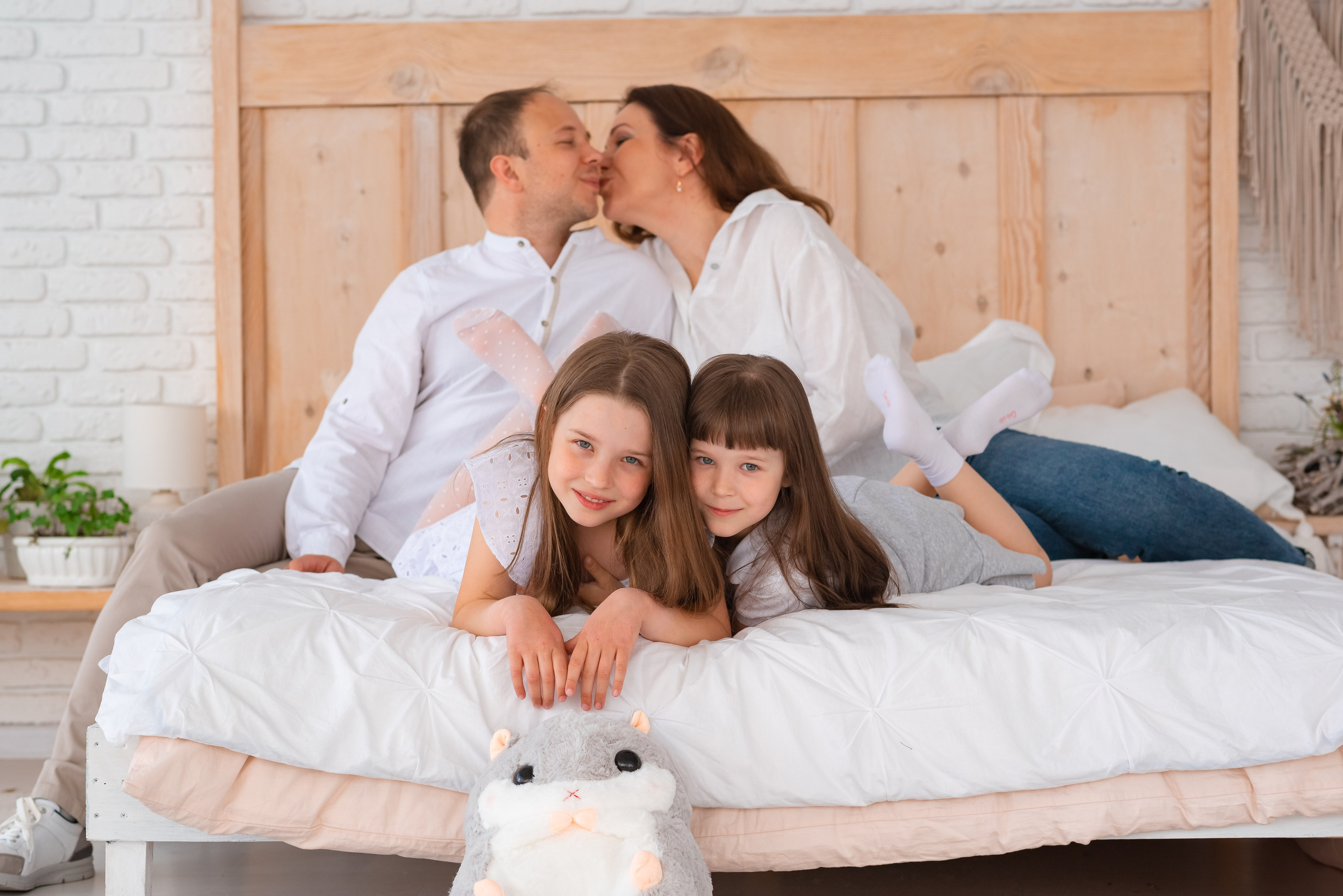 Инна с семьей в Феломене. Семейный фотограф на выписку из роддома и крещение Минск Настя Гришук