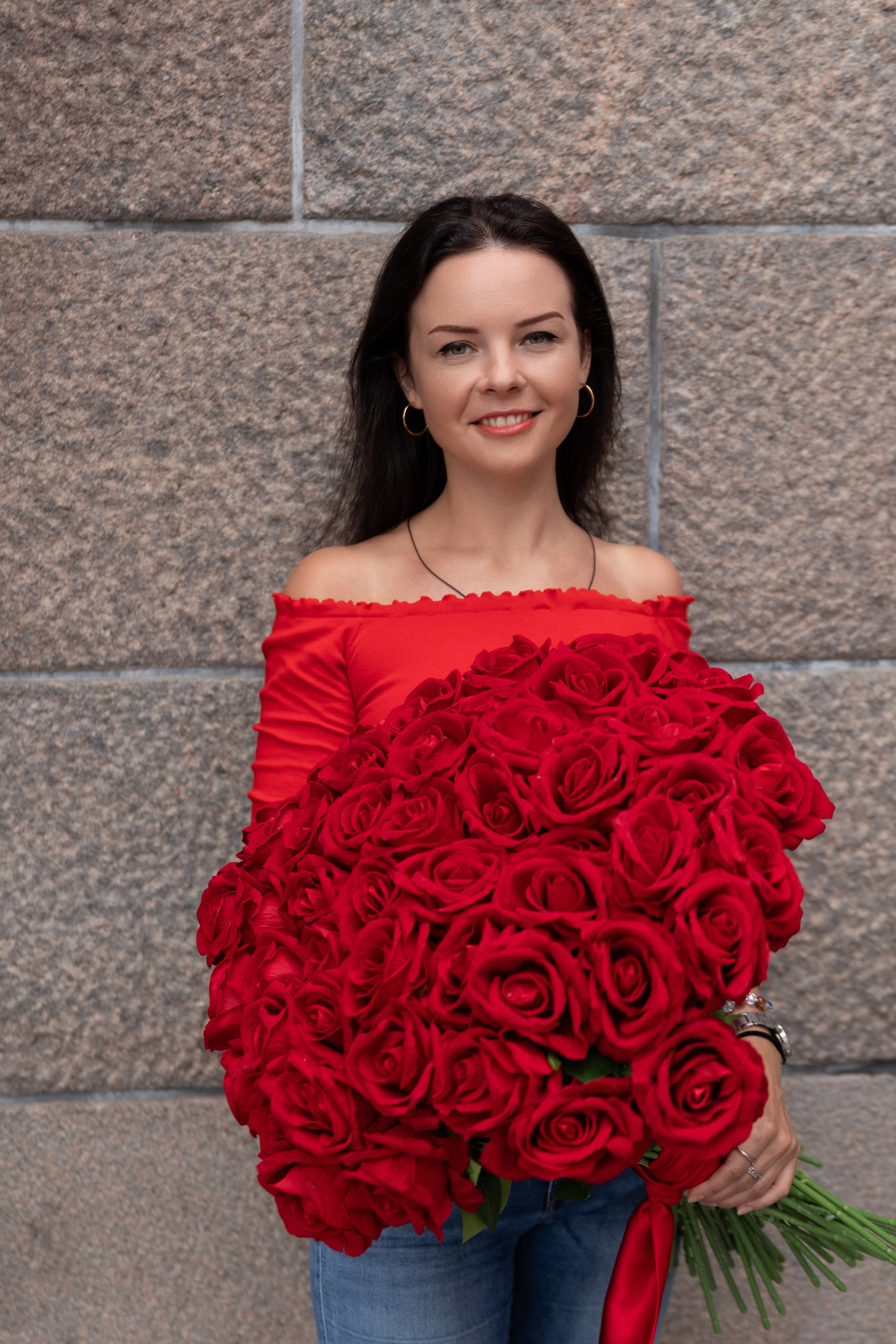 Фотопрогулка в центре с букетом красных роз. Семейный и свадебный фотограф в Санкт-Петербурге Татьяна Швыкова