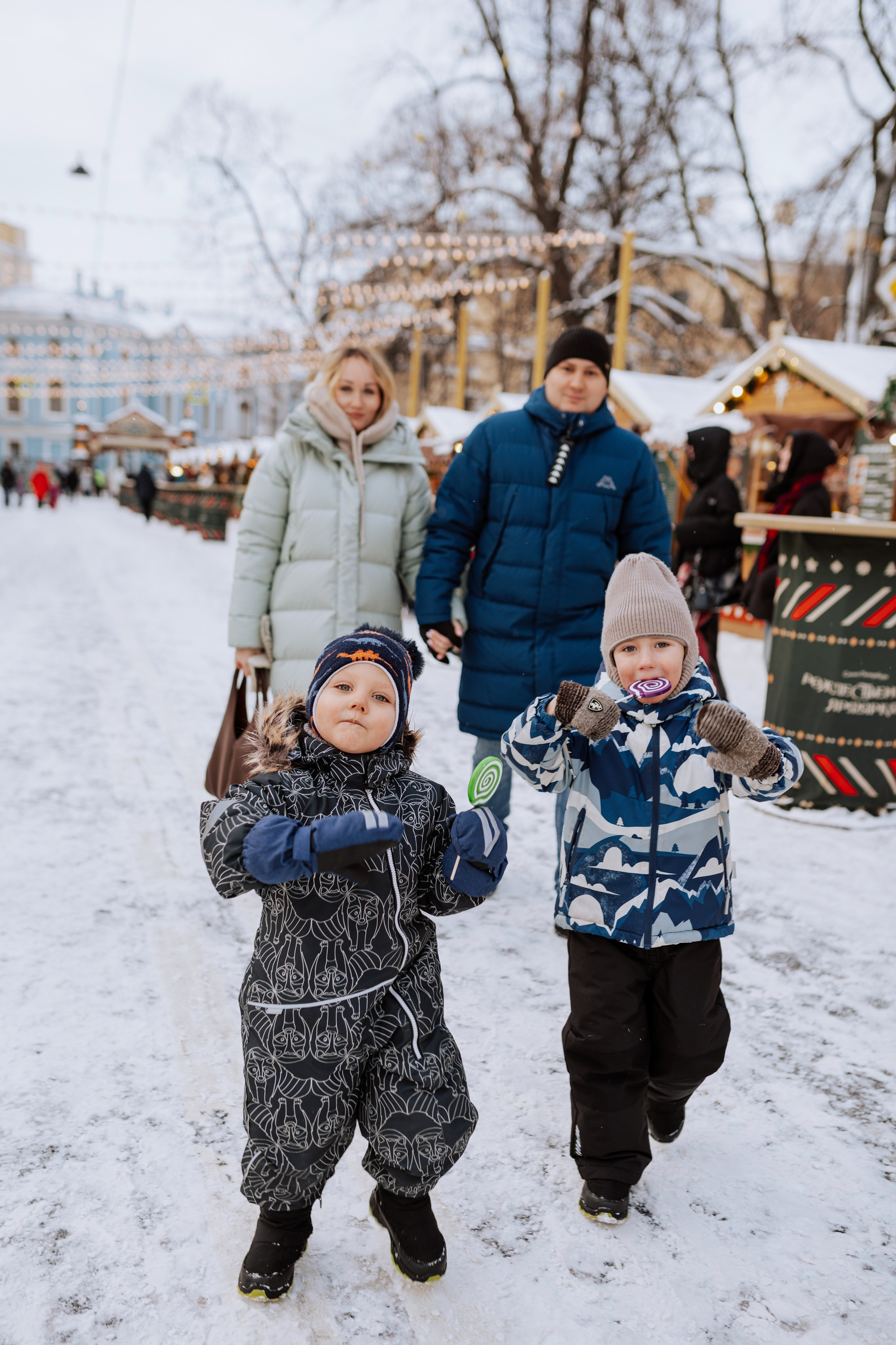 Семейная, Манежная площадь