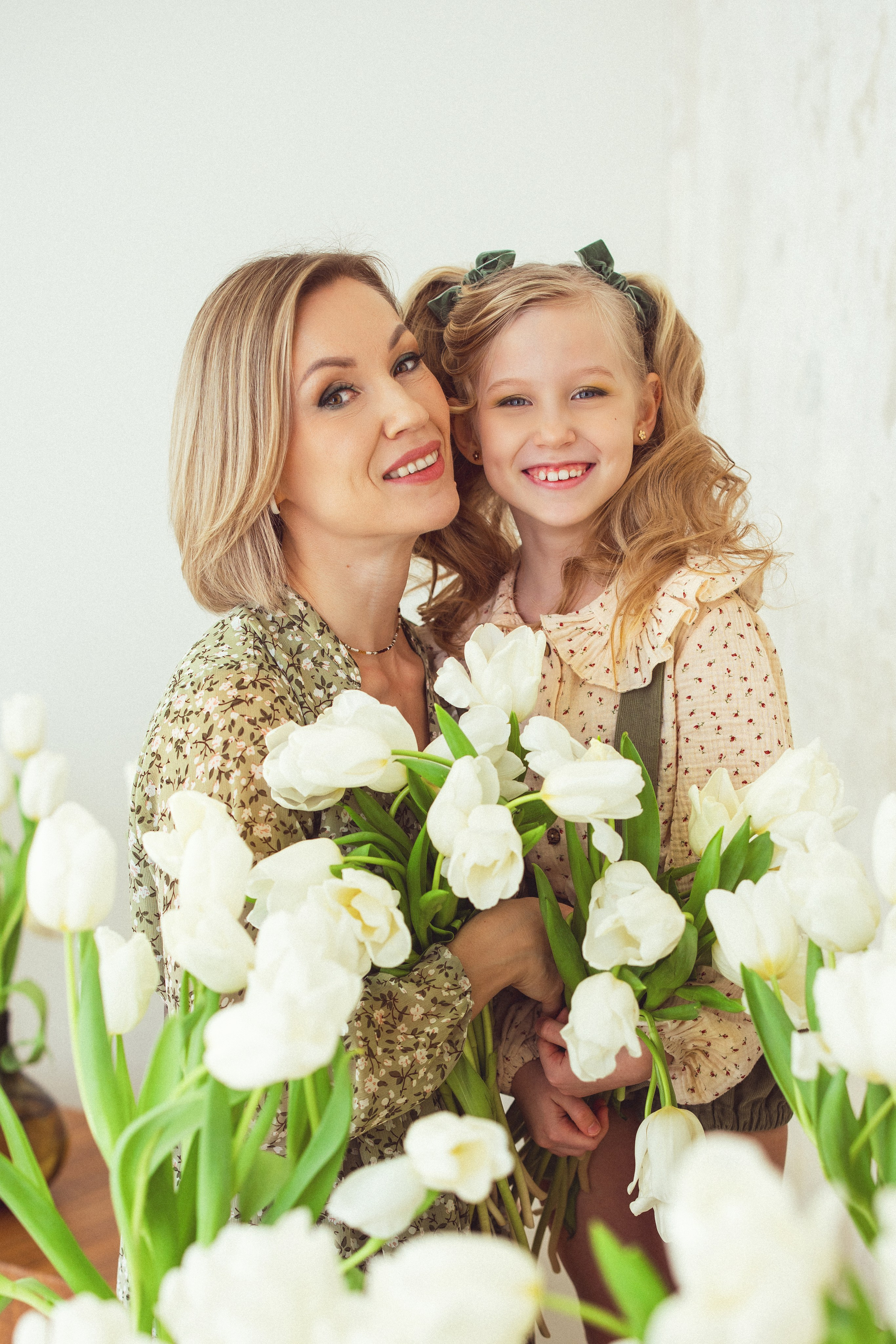 Фотосессия с белыми Тюльпанами, 2024 г. Семейный и детский фотограф в Краснодаре Анна Трашкова