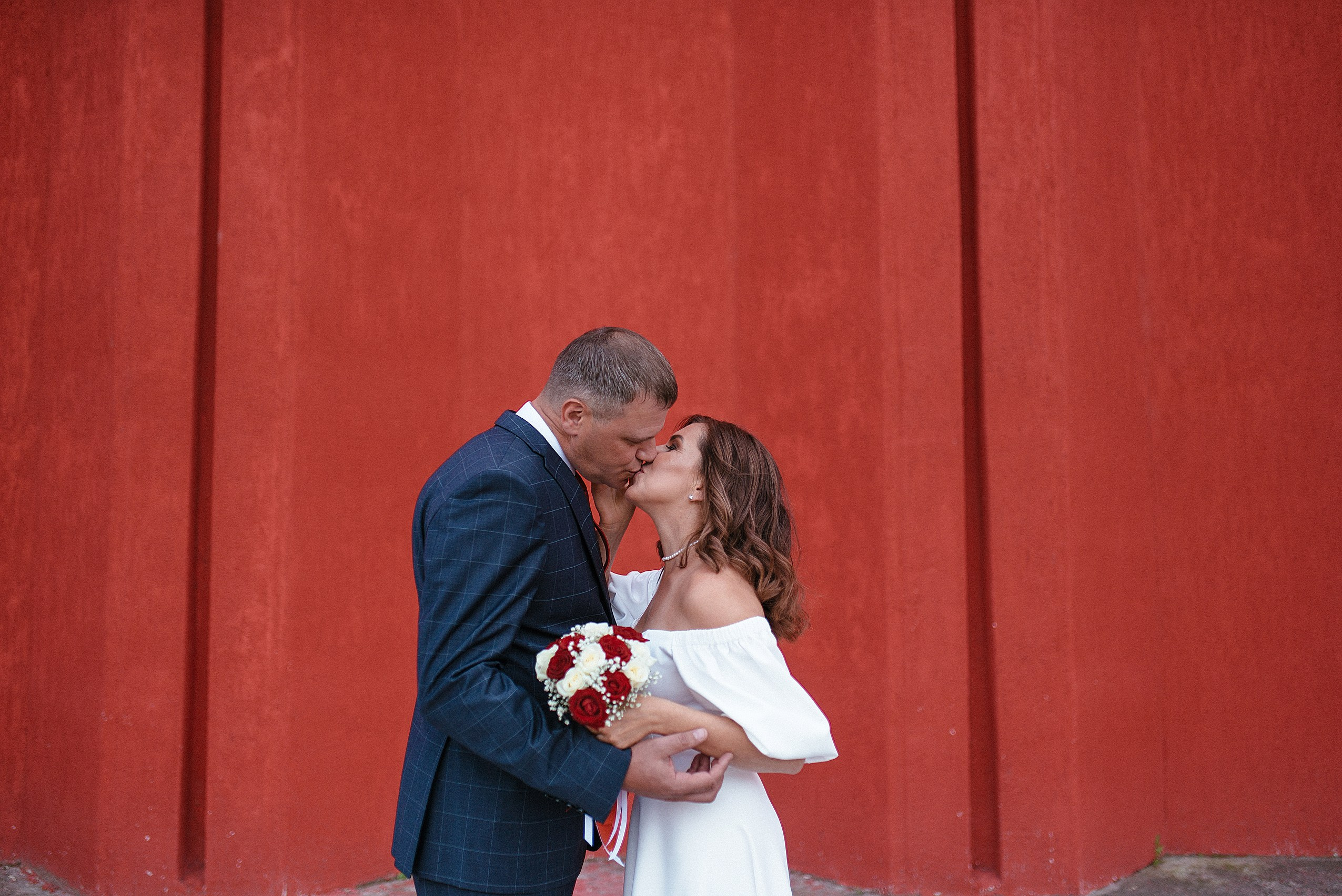 Уличная свадебная фотосессия в Краснообске. Свадебный  Фотограф Дарья Едапина Новосибирск. Фотограф Дарья Едапина Новосибирск