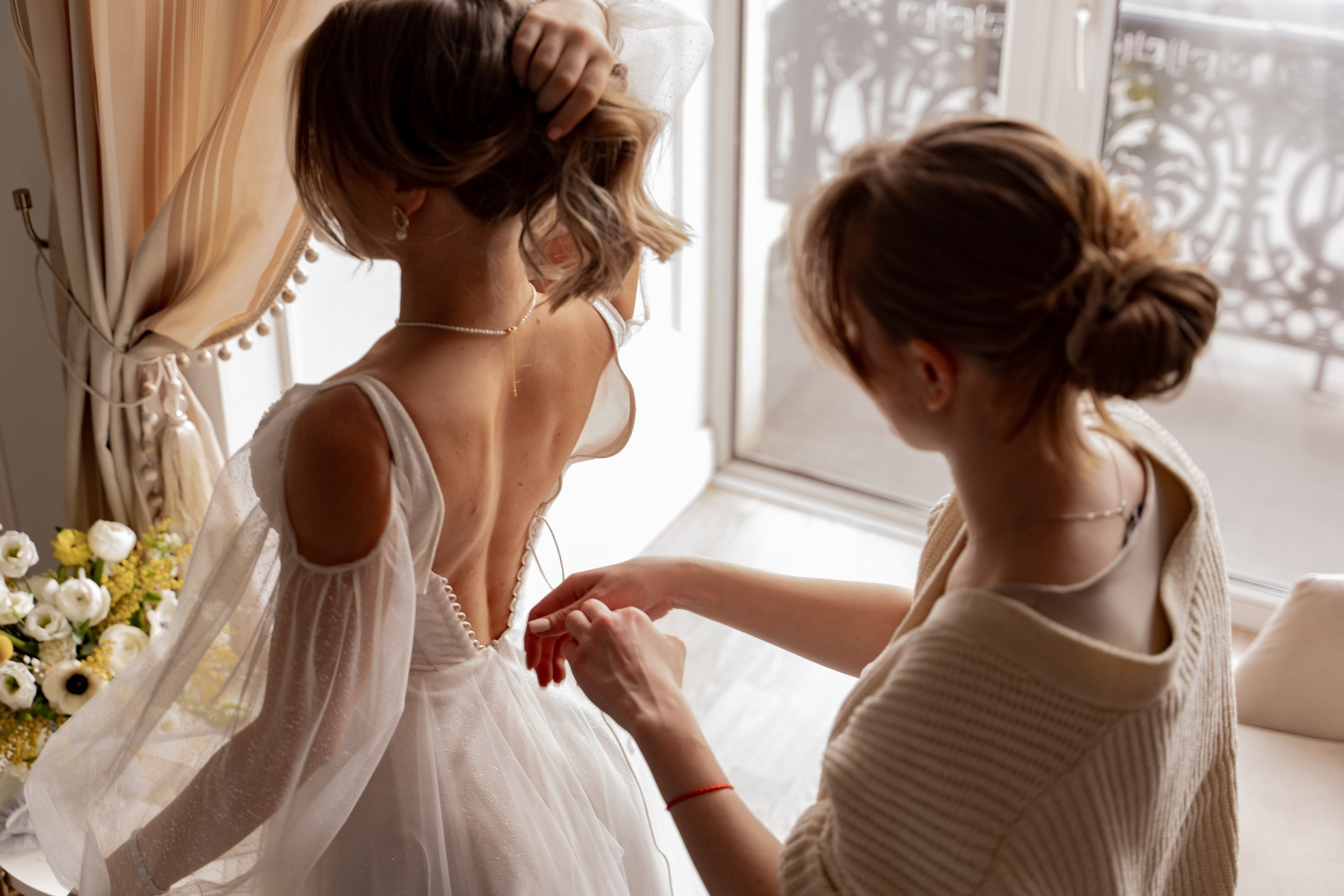 Свадебные сборы невесты в отеле. Фотограф Екатерина в городе Новороссийск