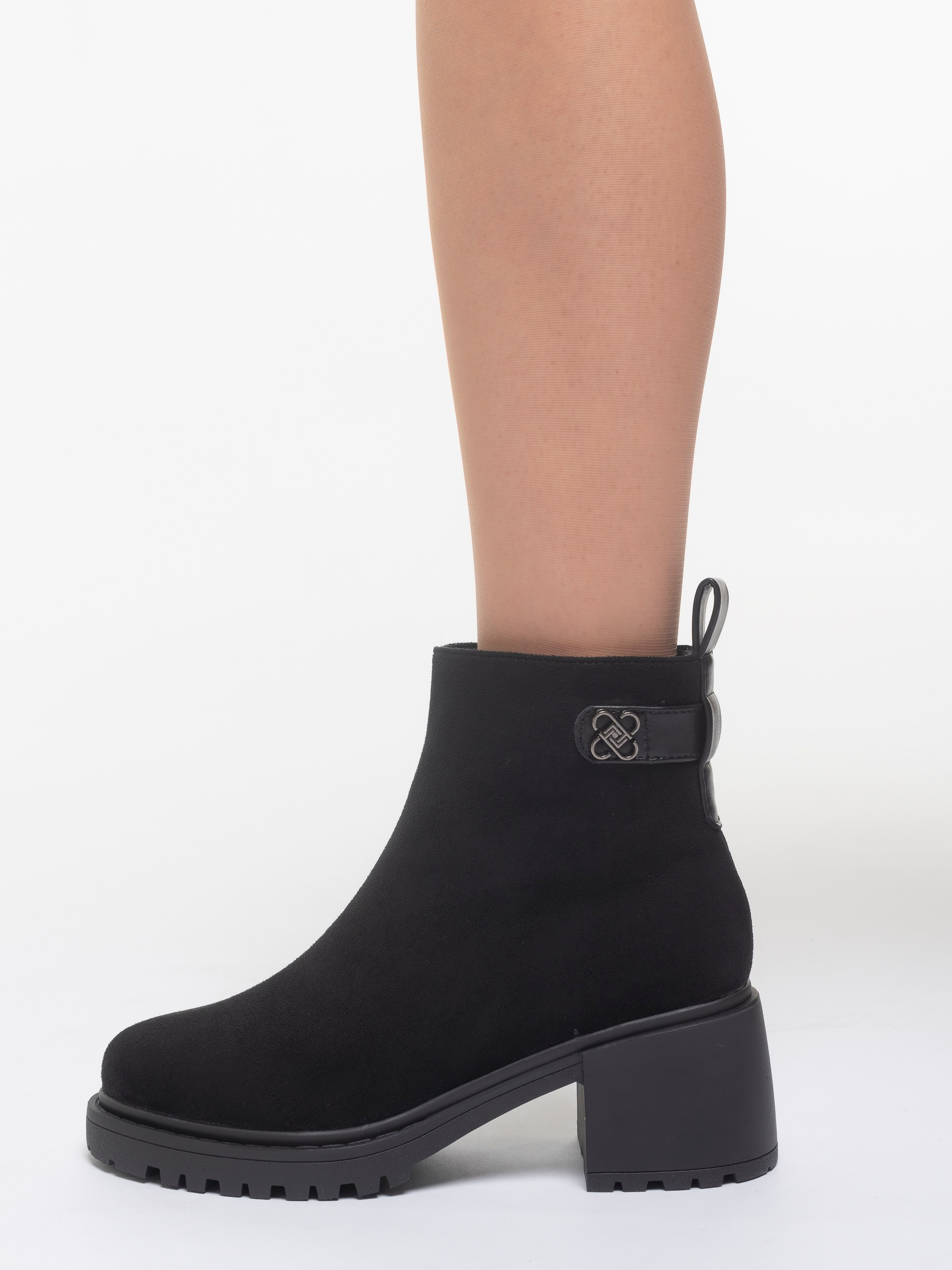 КАТАЛОГ ОБУВИ ОТ KARI. Фотограф