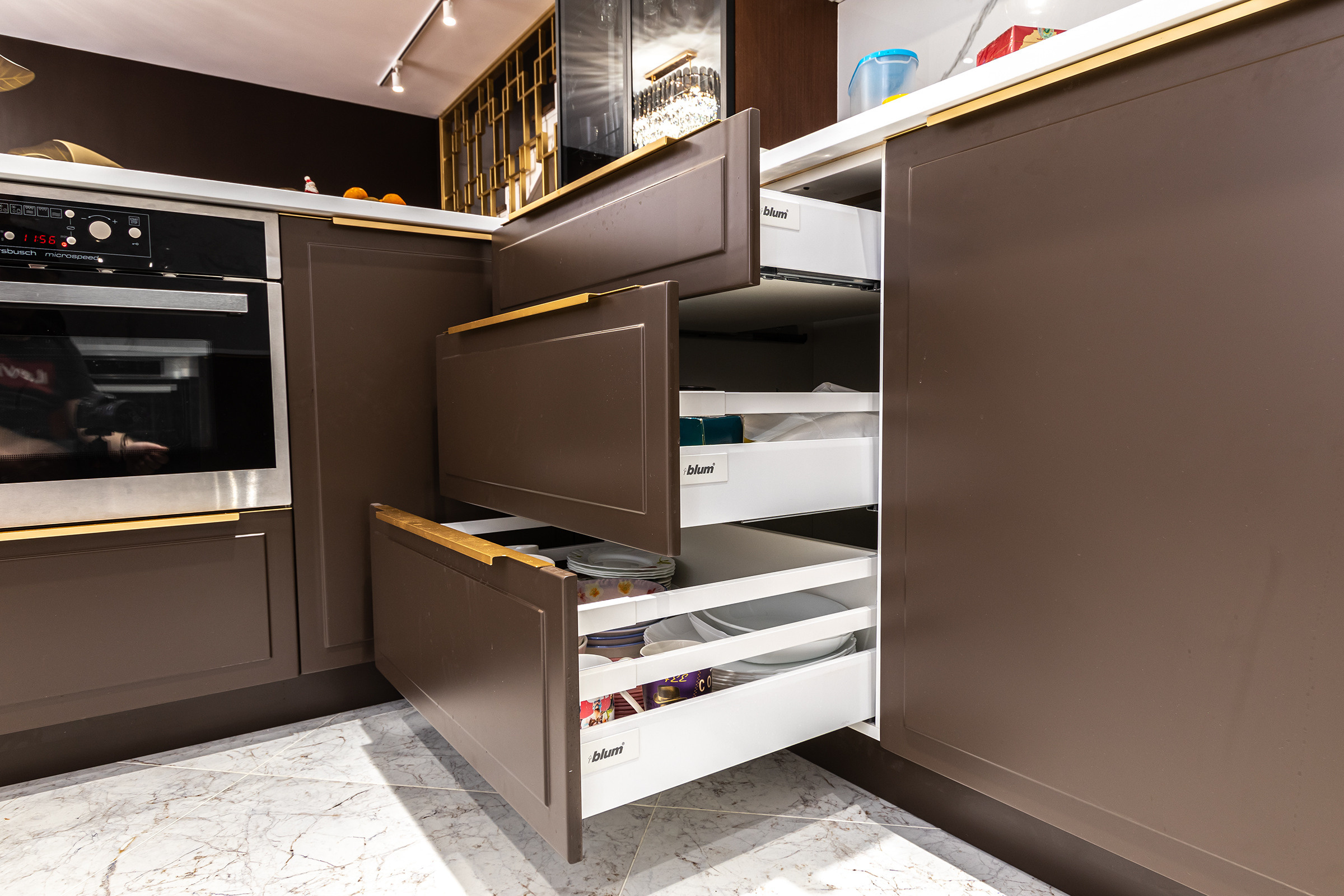 Фотосъёмка для мебельной мастерской Venerdi. Профессиональный фотограф в Астане