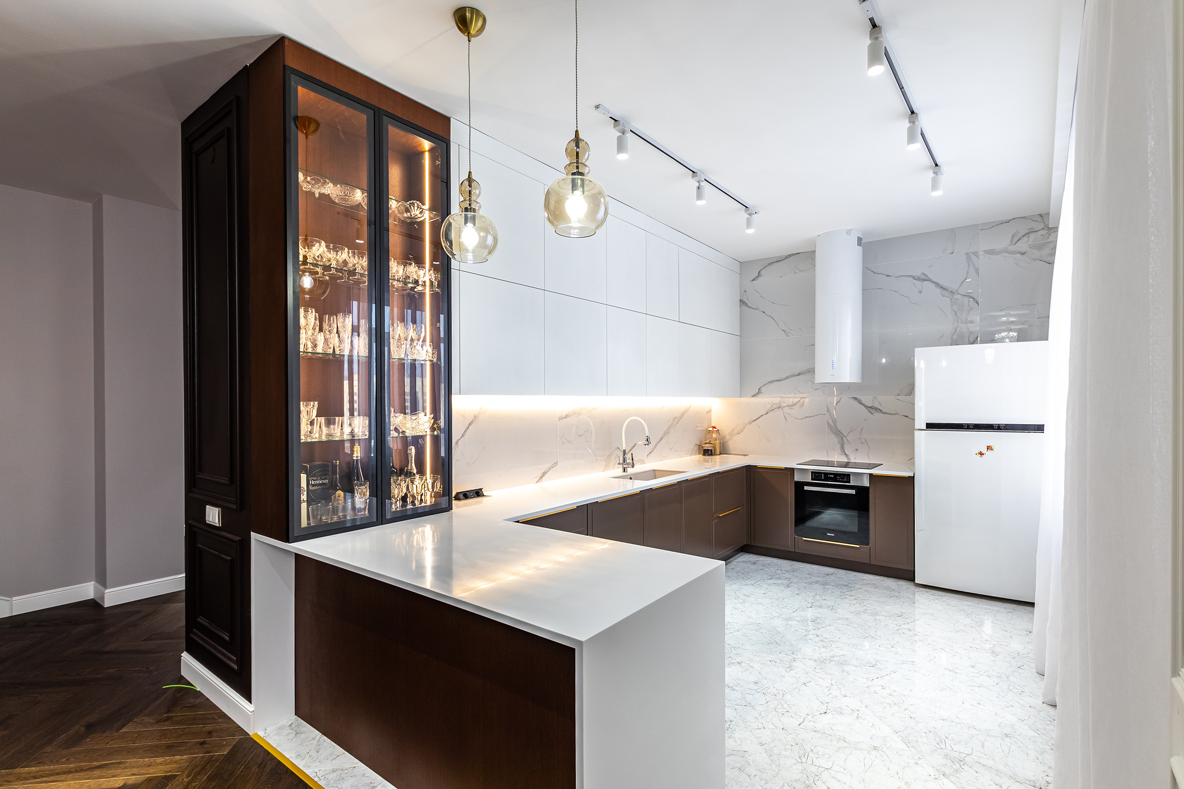 Фотосъёмка для мебельной мастерской Venerdi. Профессиональный фотограф в Астане