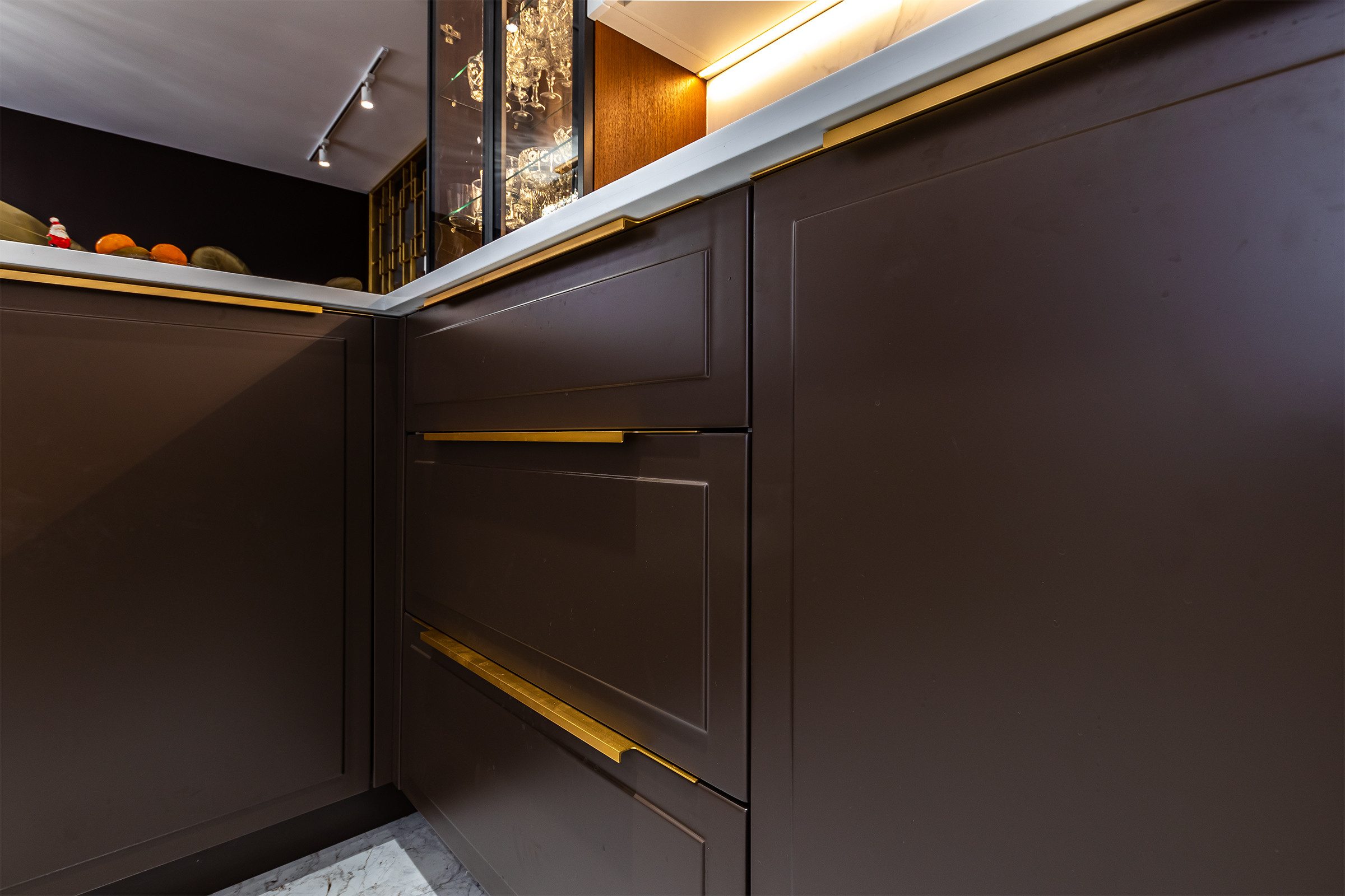 Фотосъёмка для мебельной мастерской Venerdi. Профессиональный фотограф в Астане