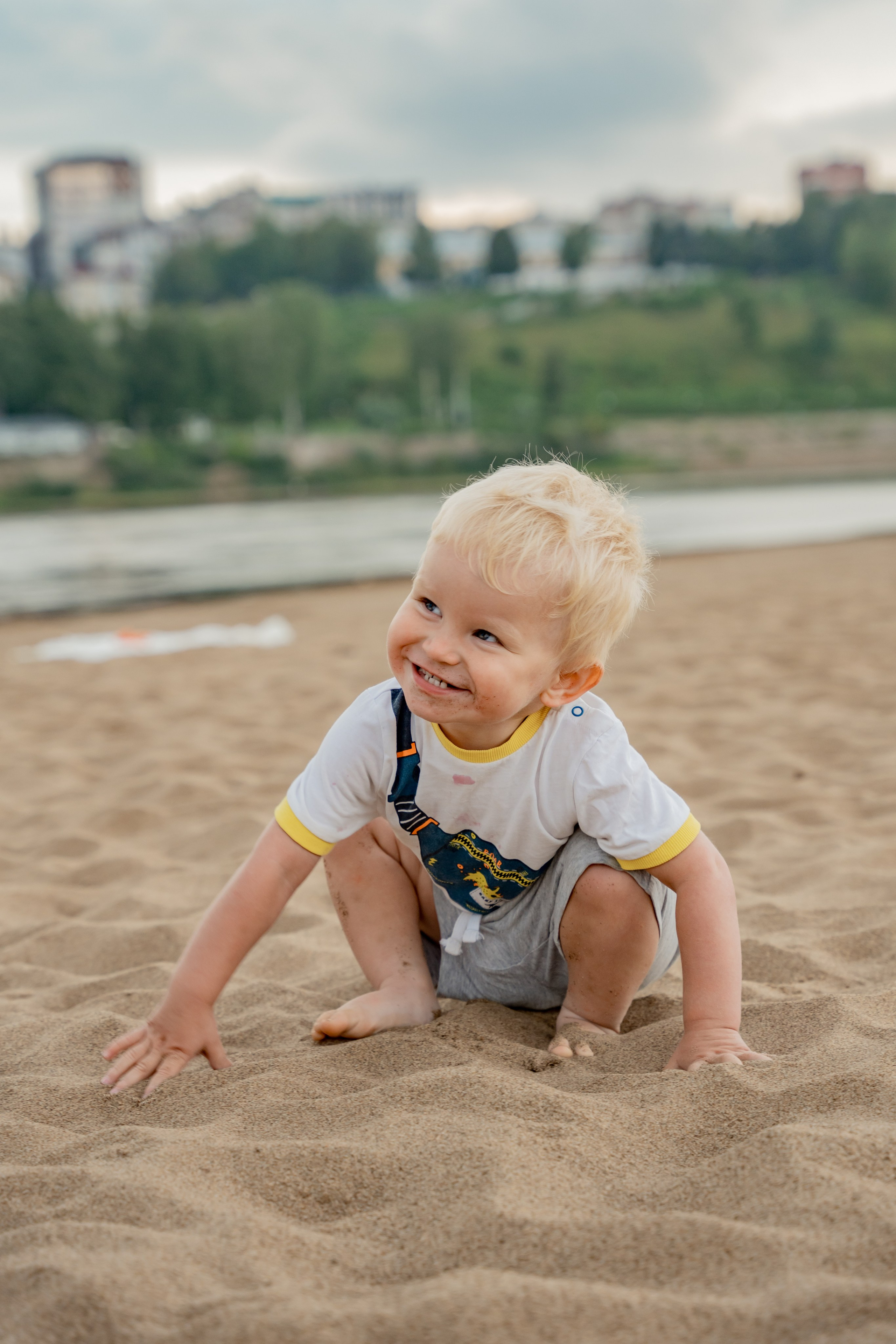 Прогулка с лапой. Пляж. Гроза