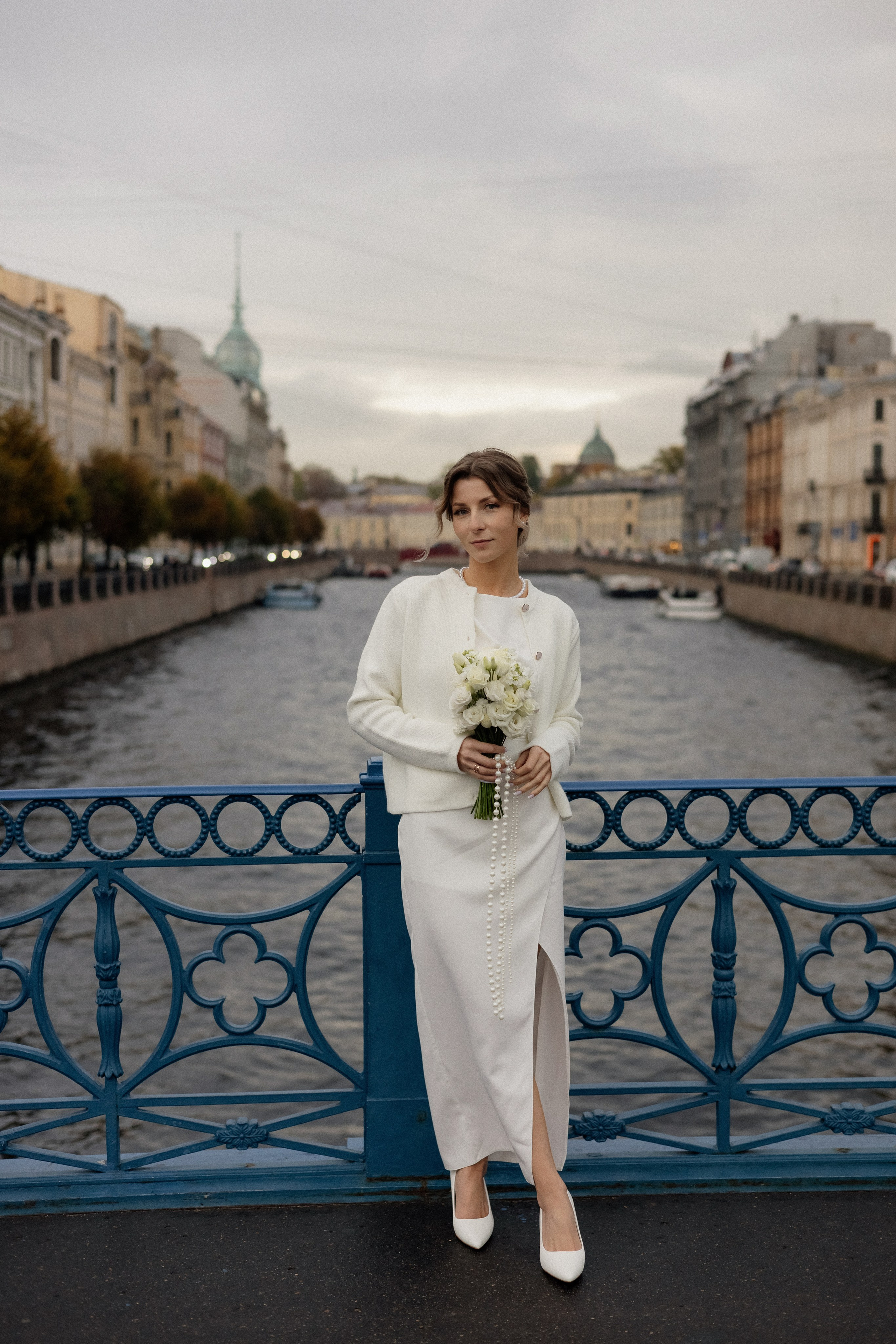 Свадебная прогулка у Исаакия. Свадебный фотограф в Санкт-Петербурге Ксения Кобышева