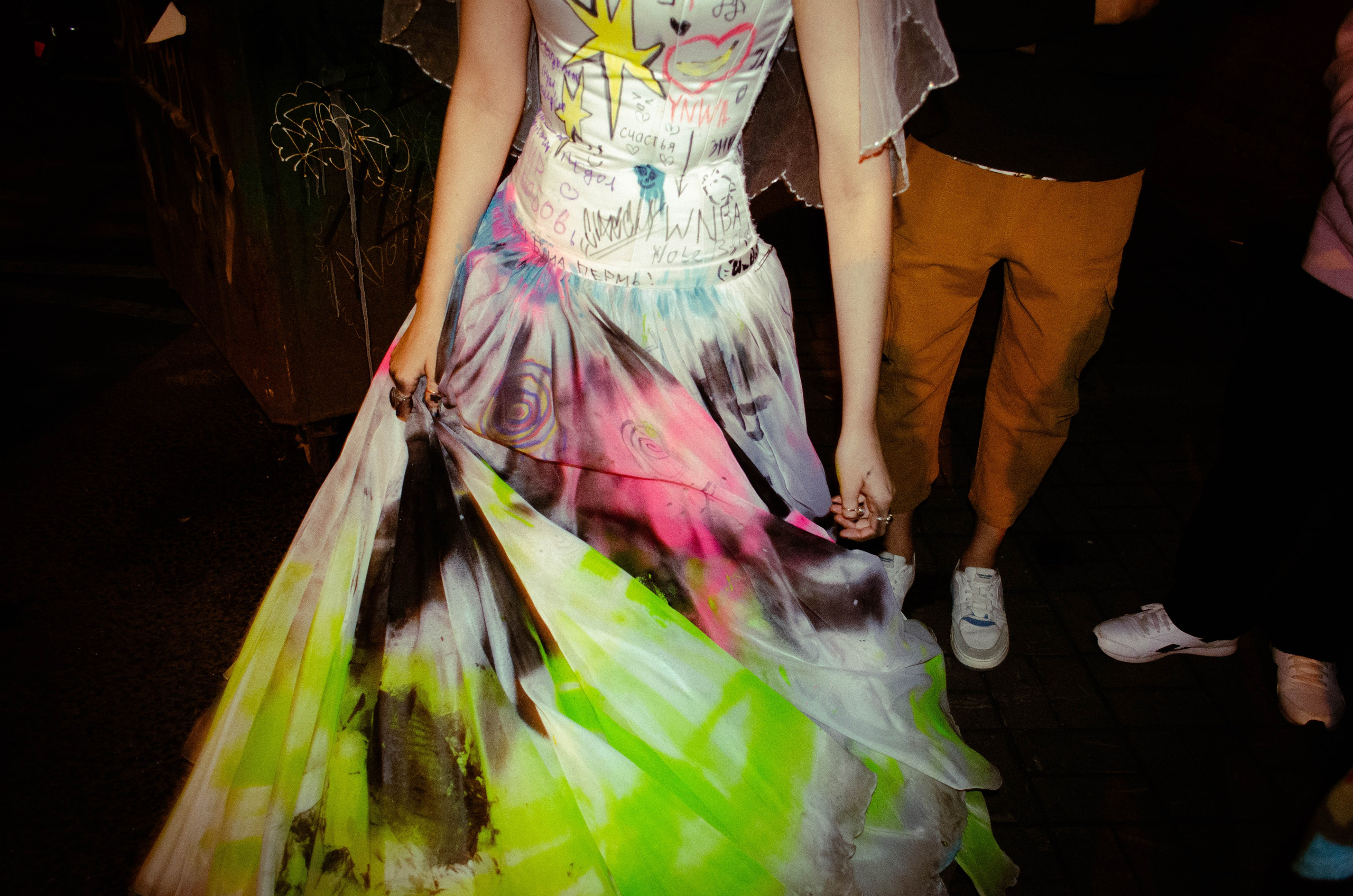 Нестандартная свадьба без жениха, невеста в грязном платье