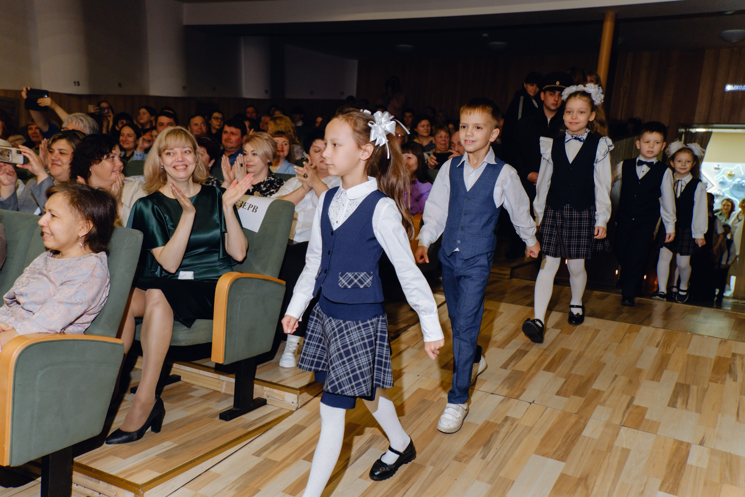 Последний звонок 11 класс. Фотограф Софья Володкина