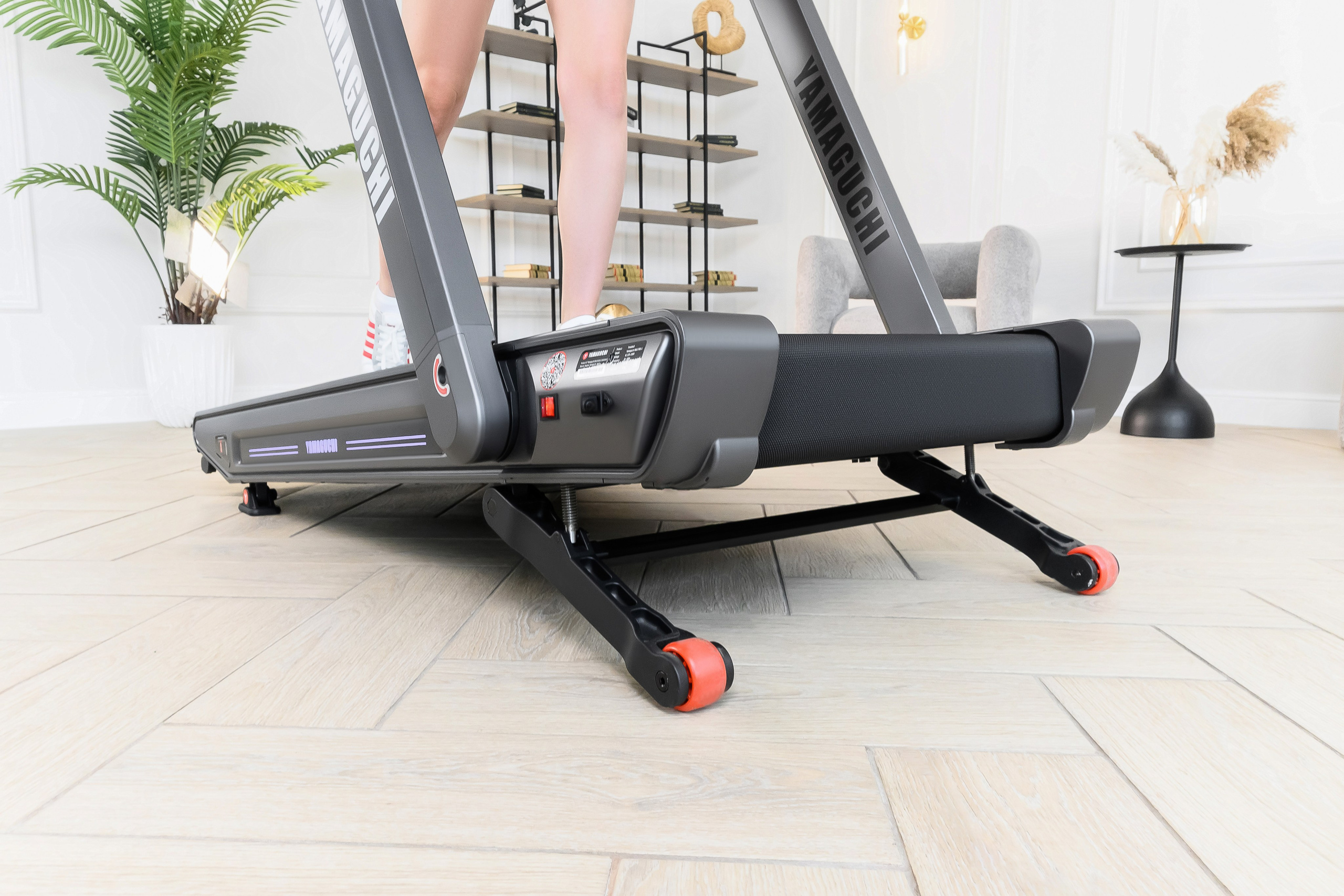 Съемка модели и товара с искусственным светом 2