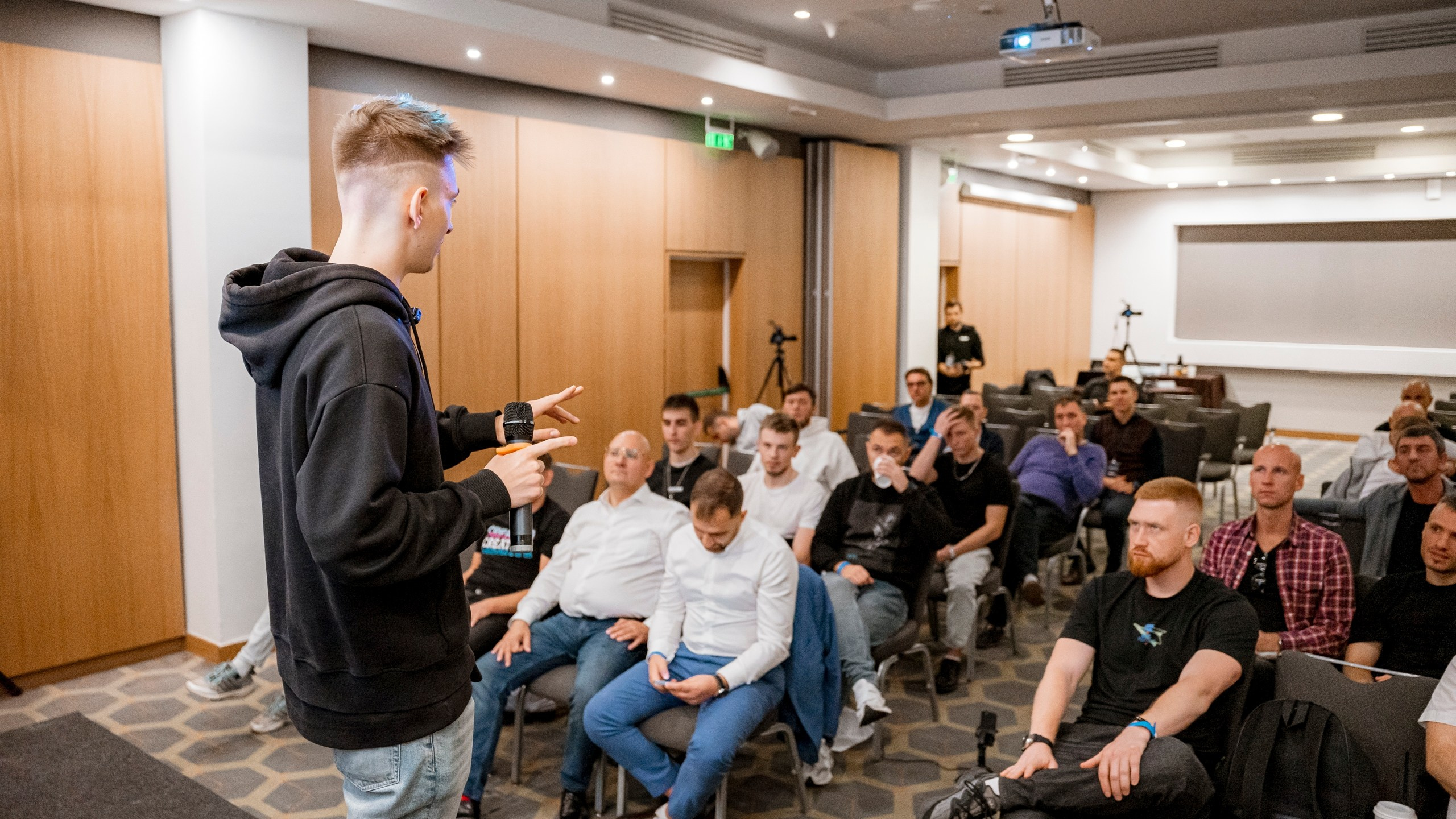 Конференция Альфа-прокачка. Контент-фотограф в Москве Тима Забабурин