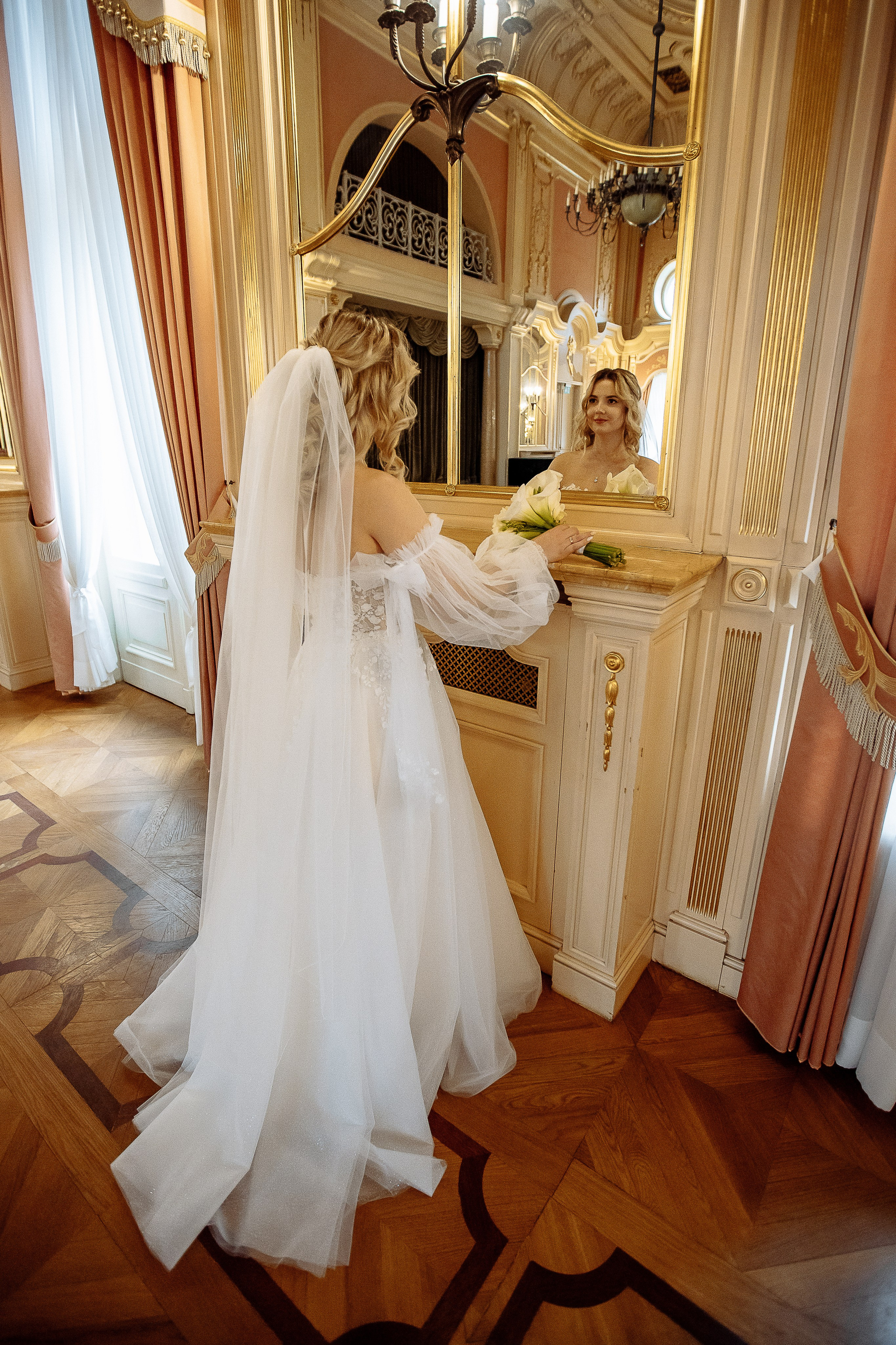 Ślubna sesja zdjęciowa w Muzeum. Свадебный фотограф Варшава Лодзь Польша Елена Юцова