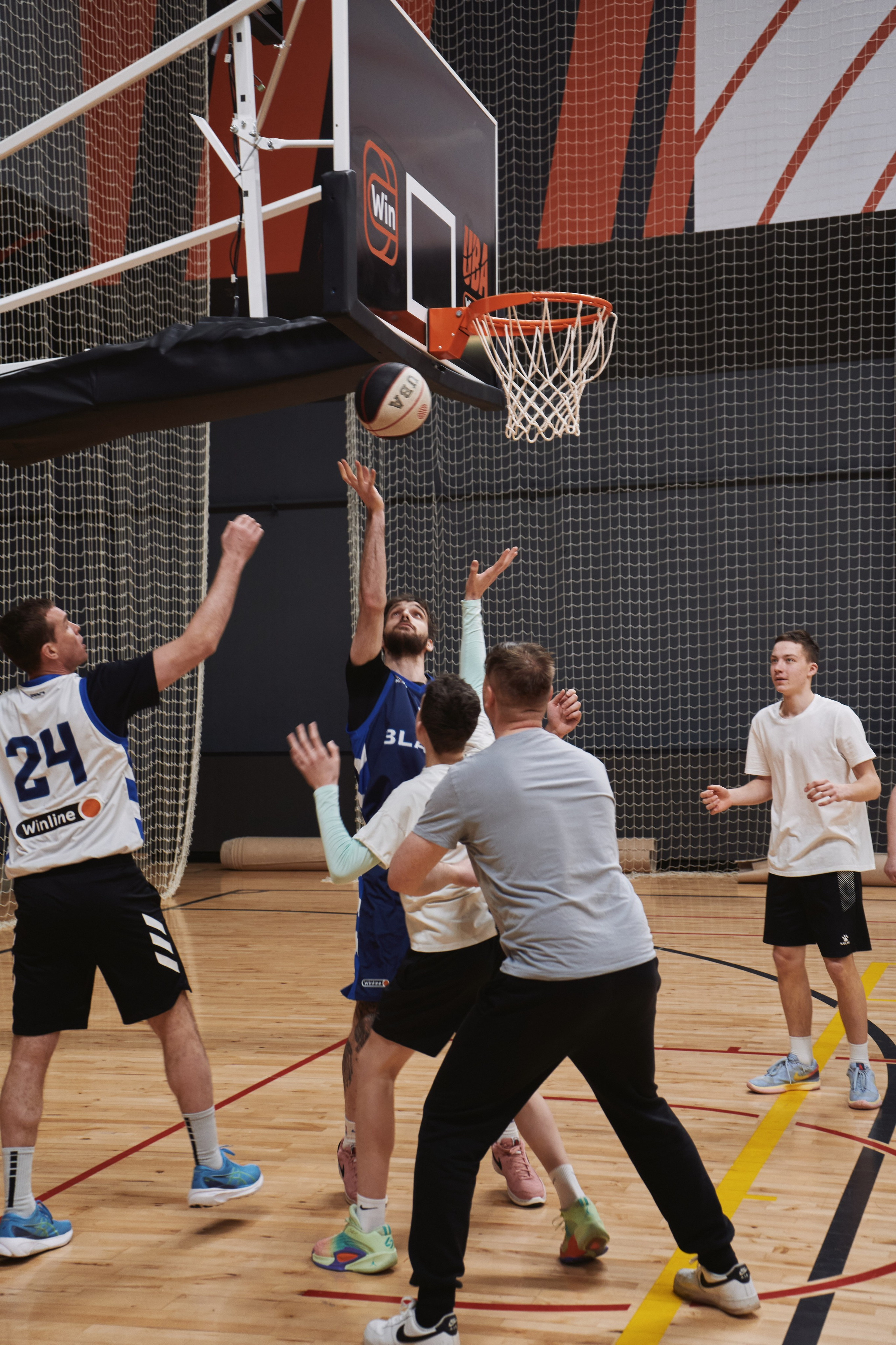 Новогодний баскетбол 2025. Детская лига. Евгений Бреча. Коммерческий и бэкстейдж фотограф в Москве