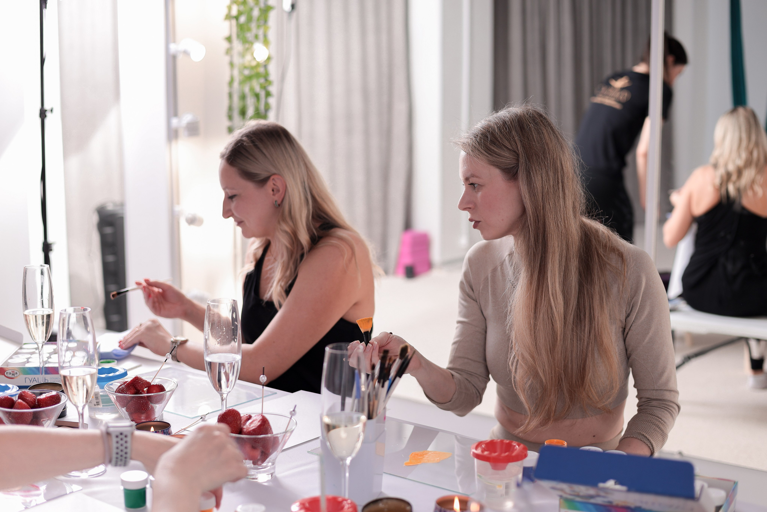 Арт-терапия + аэройога. Фотограф Надршина Лилия