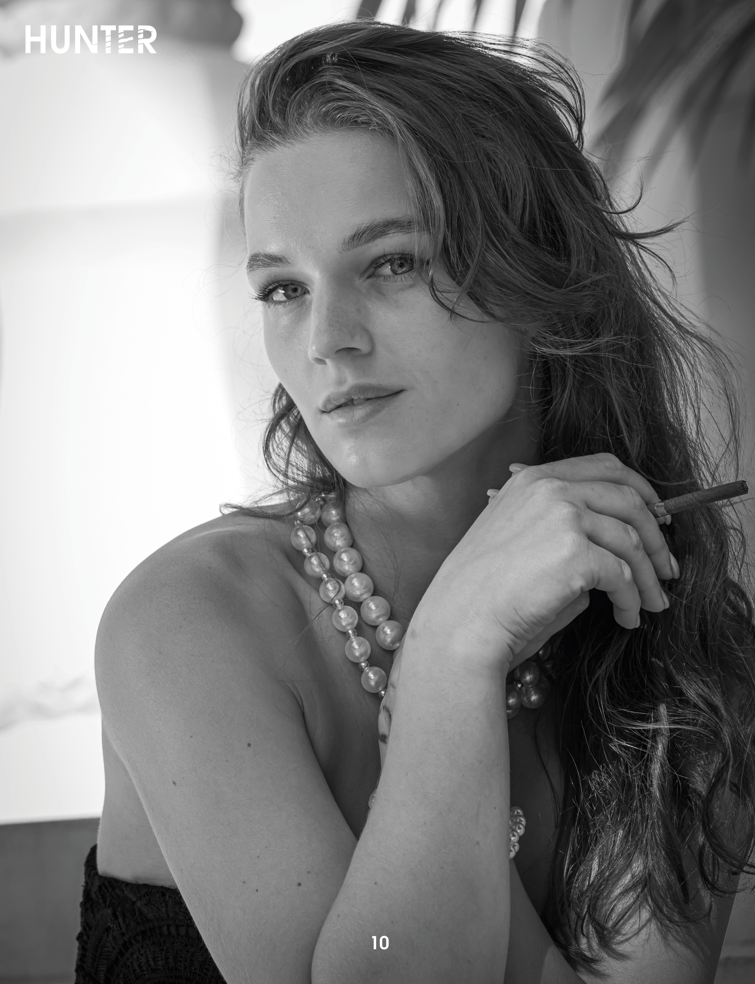 Женский портрет с мягким светом, классический чёрно-белый стиль • фотограф Карасёва Елена