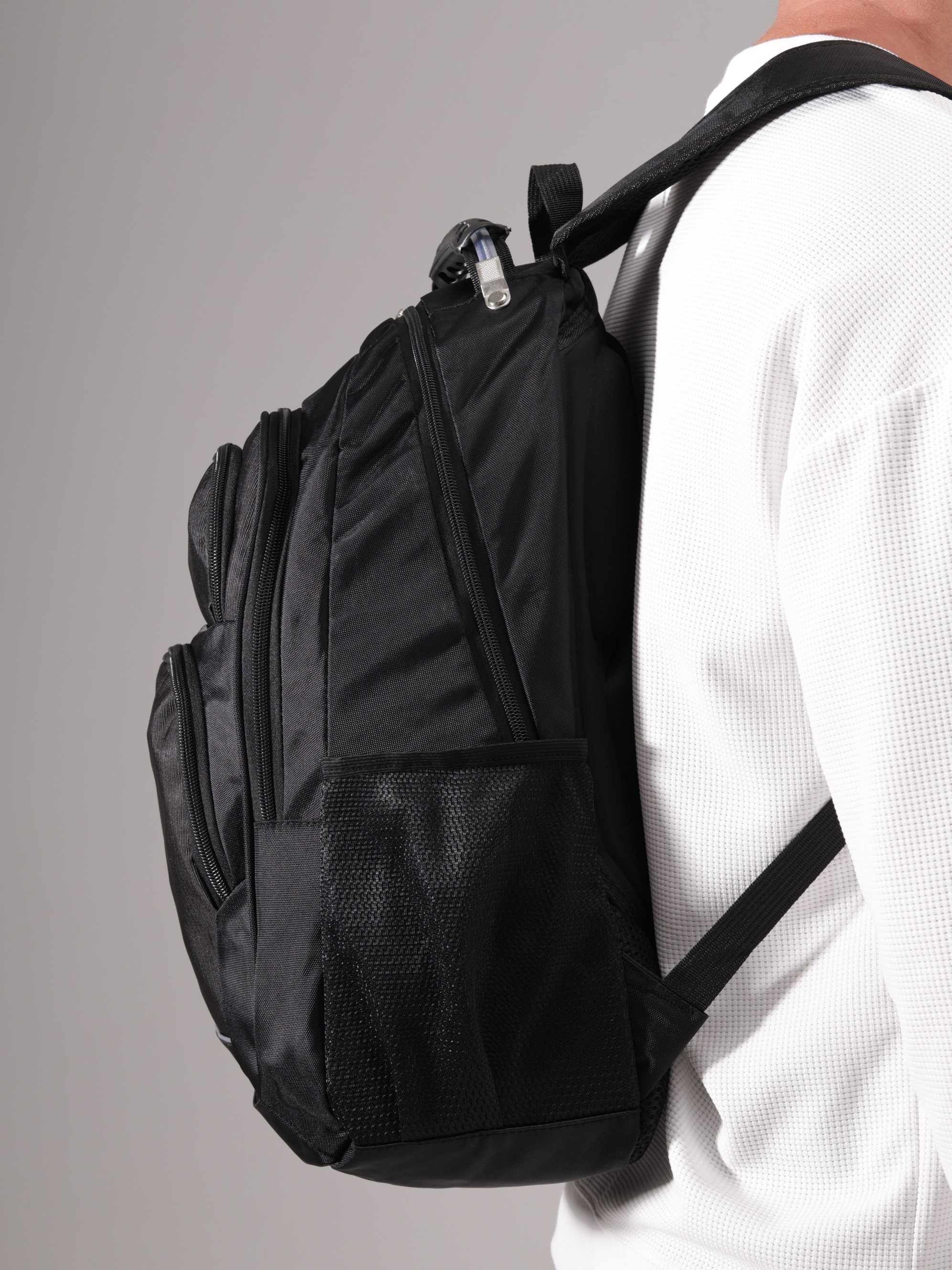 Съемка черного рюкзака может быть интересной?. Фото для маркетплейсов в самых сочных локациях города Сочи