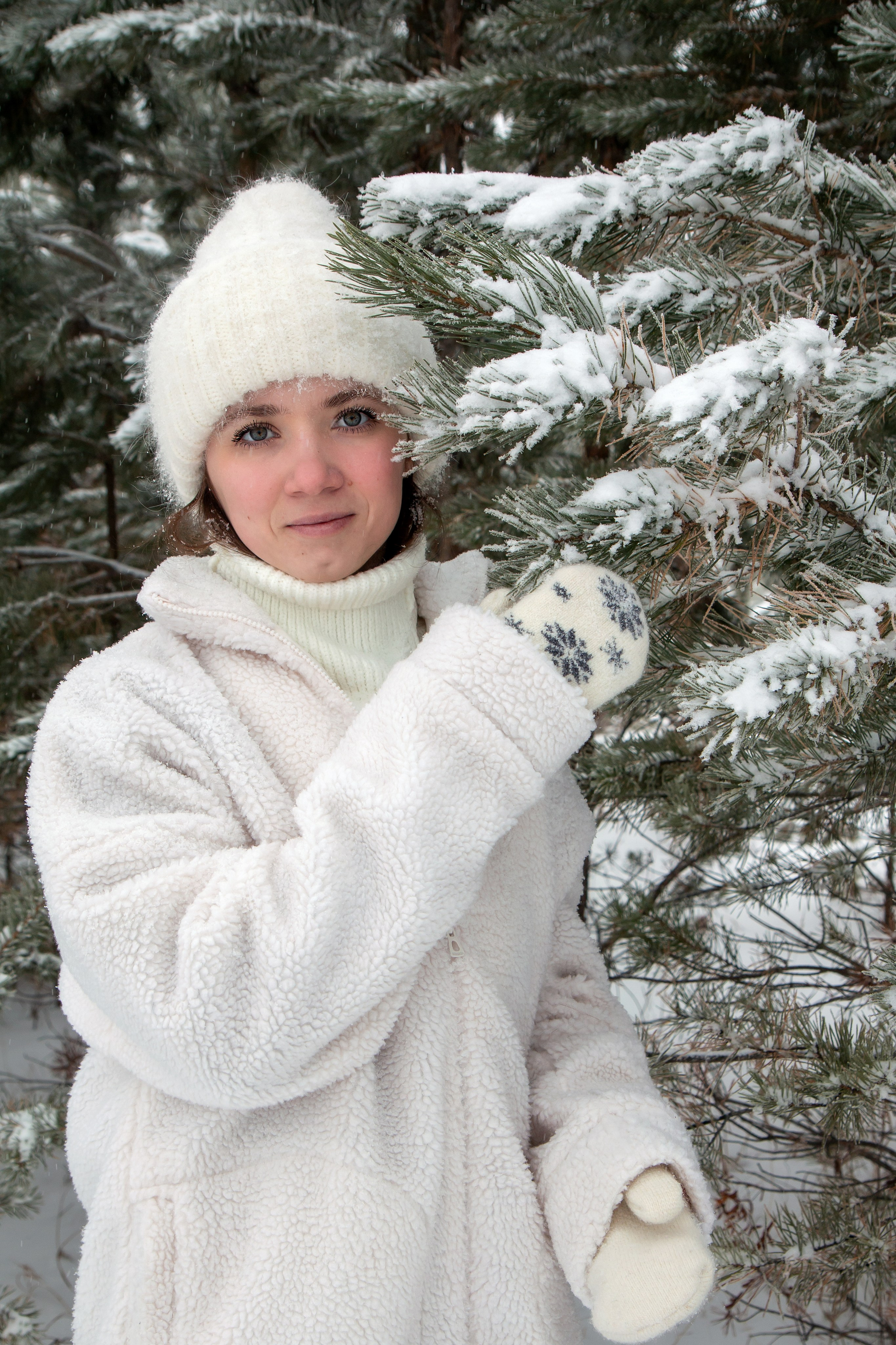 Дарья. В зимнем лесу. Фотограф в Шелехове, лучшие выпускные альбомы в Шелехове