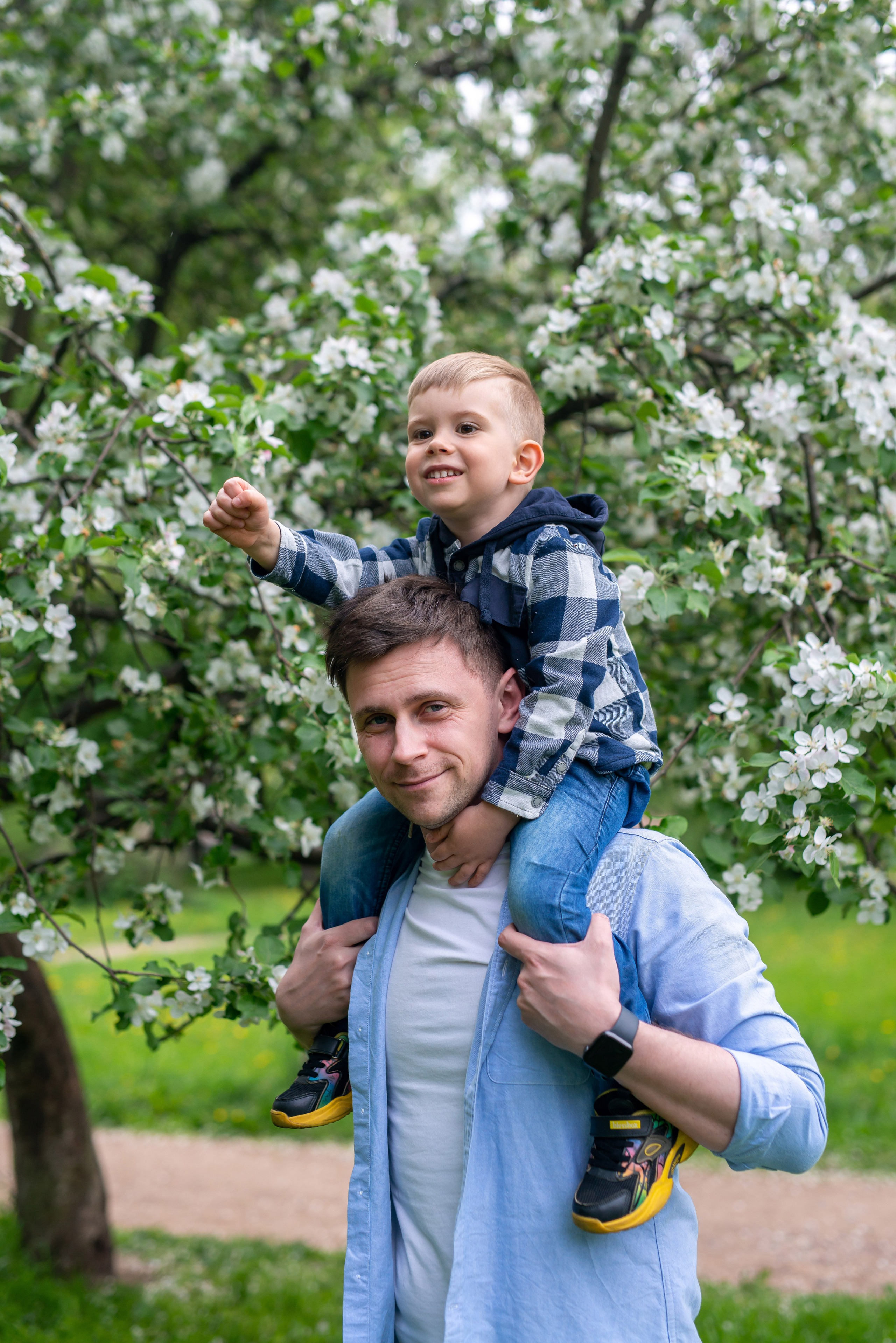 Наташа и Дима (фотосессия в цветущих садах). Портретный, семейный и свадебный фотограф в Санкт-Петербурге и в Пушкине Ширяев Денис