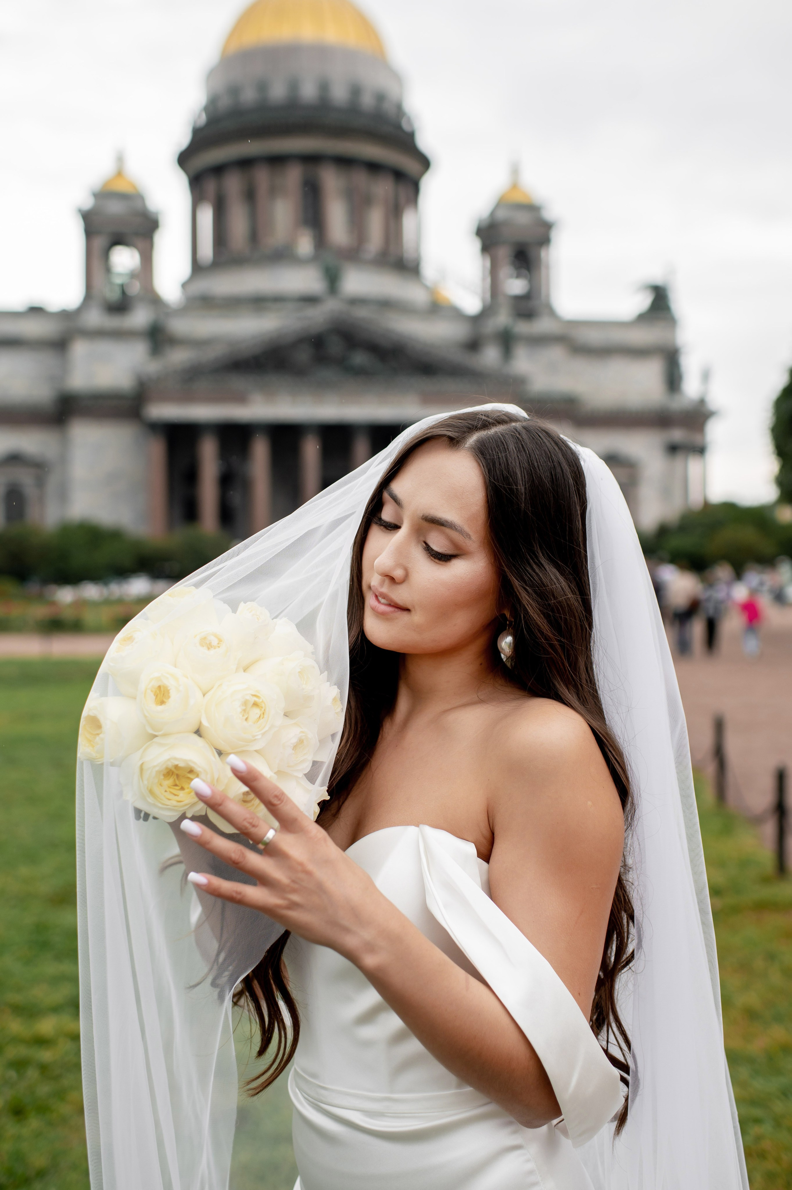 Классическая свадебная фотосессия Аины и Антона по самым красивым местам для свадебной прогулки в Санкт-Петербурге. Портретный, семейный и свадебный фотограф в Санкт-Петербурге и в Пушкине Ширяев Денис