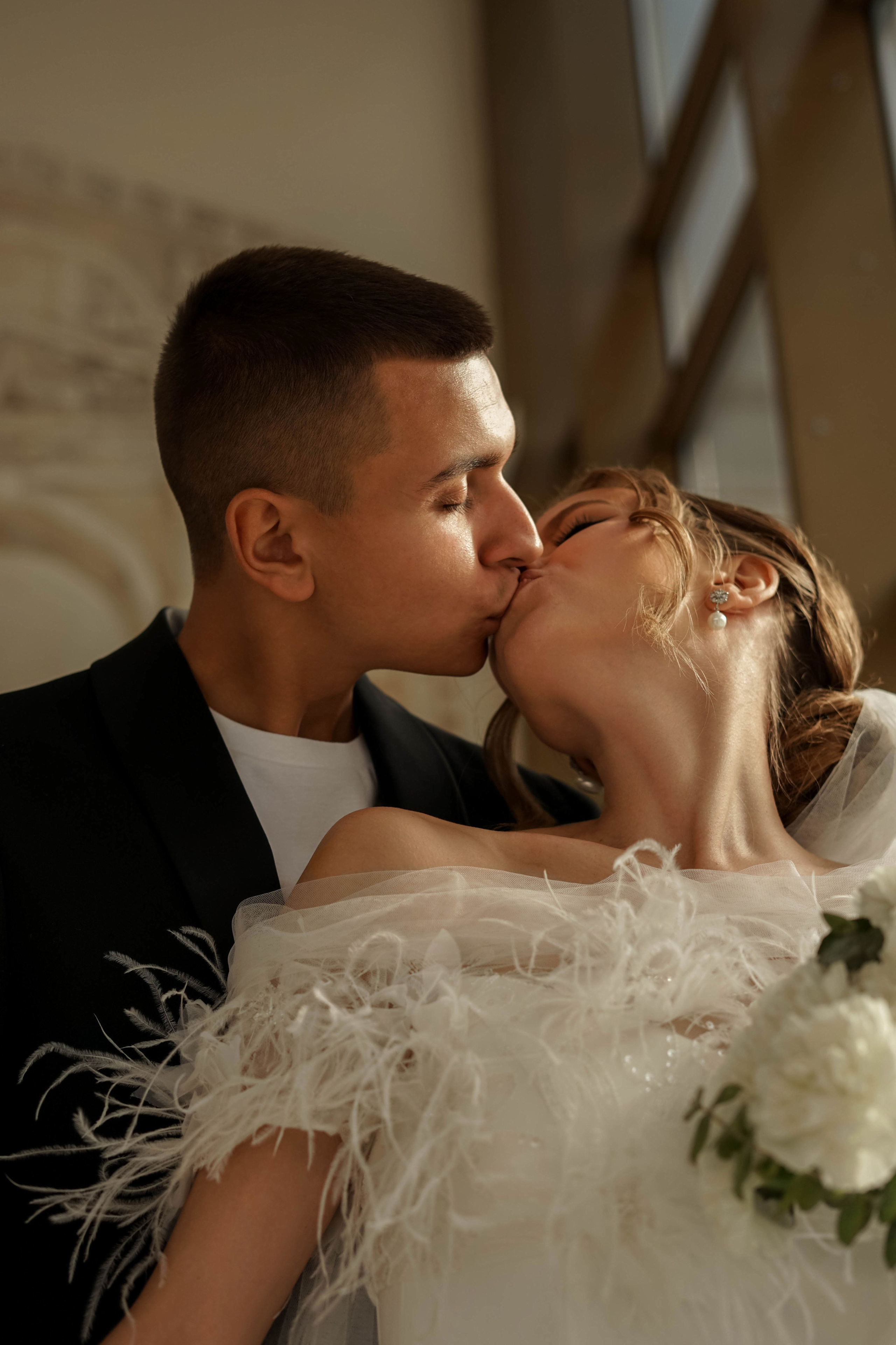 Катя и Олег: регистрация и свадебная съемка в отеле. Фотограф в Иркутске