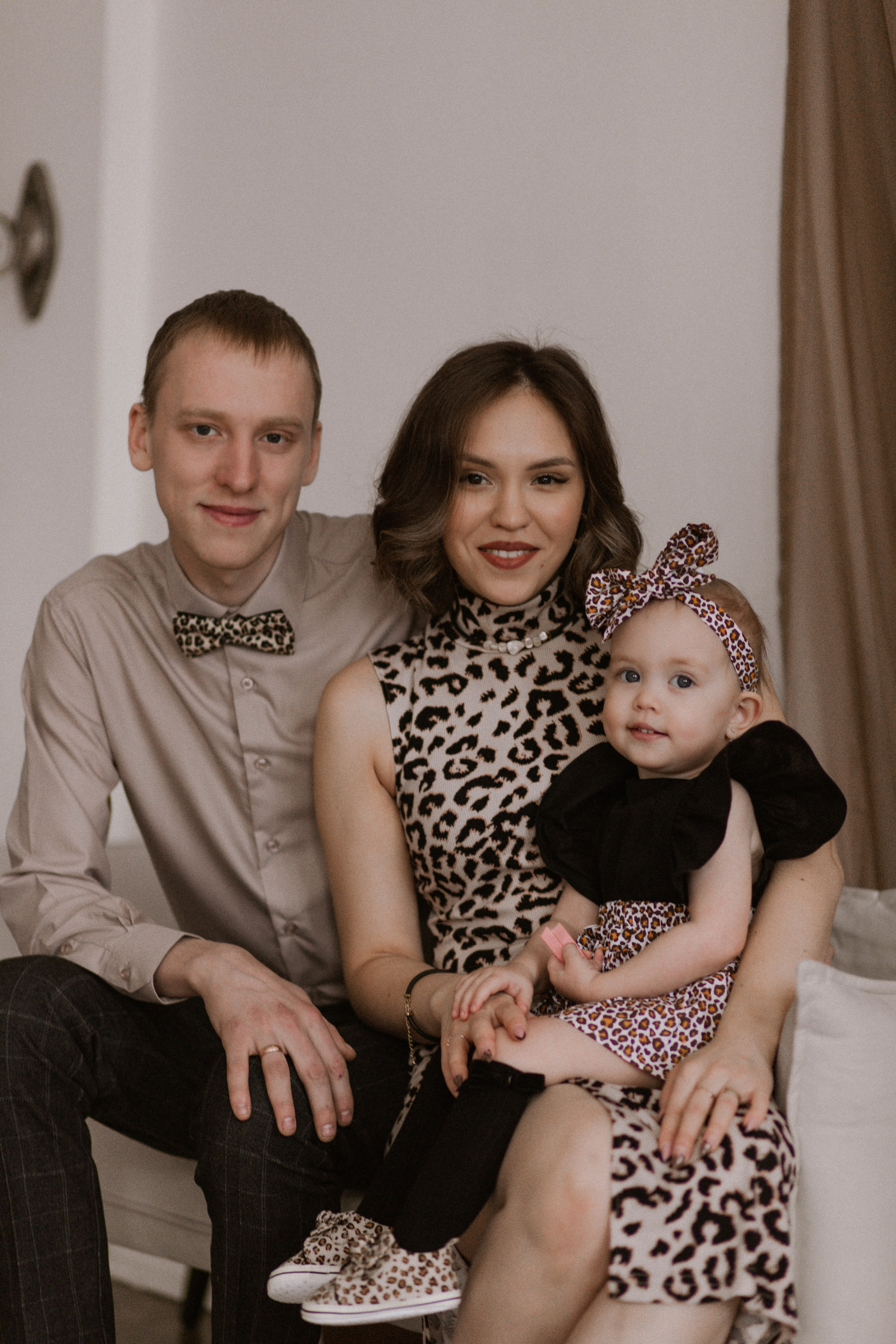 Олеся, Есения и Артём. Главная