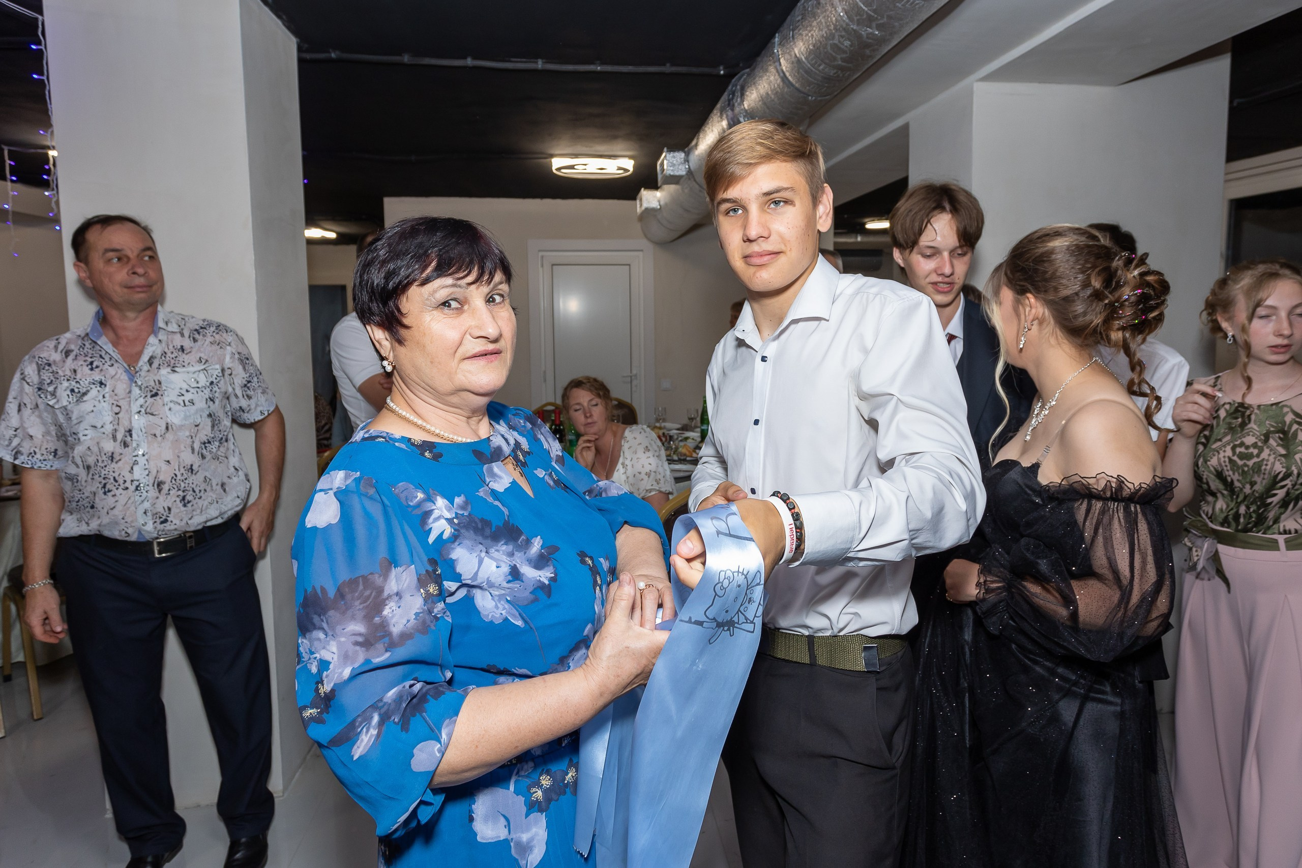 Вручение аттестата и выпускной вечер. Выпускные альбомы Майкоп, Краснодар Елена Золотарева