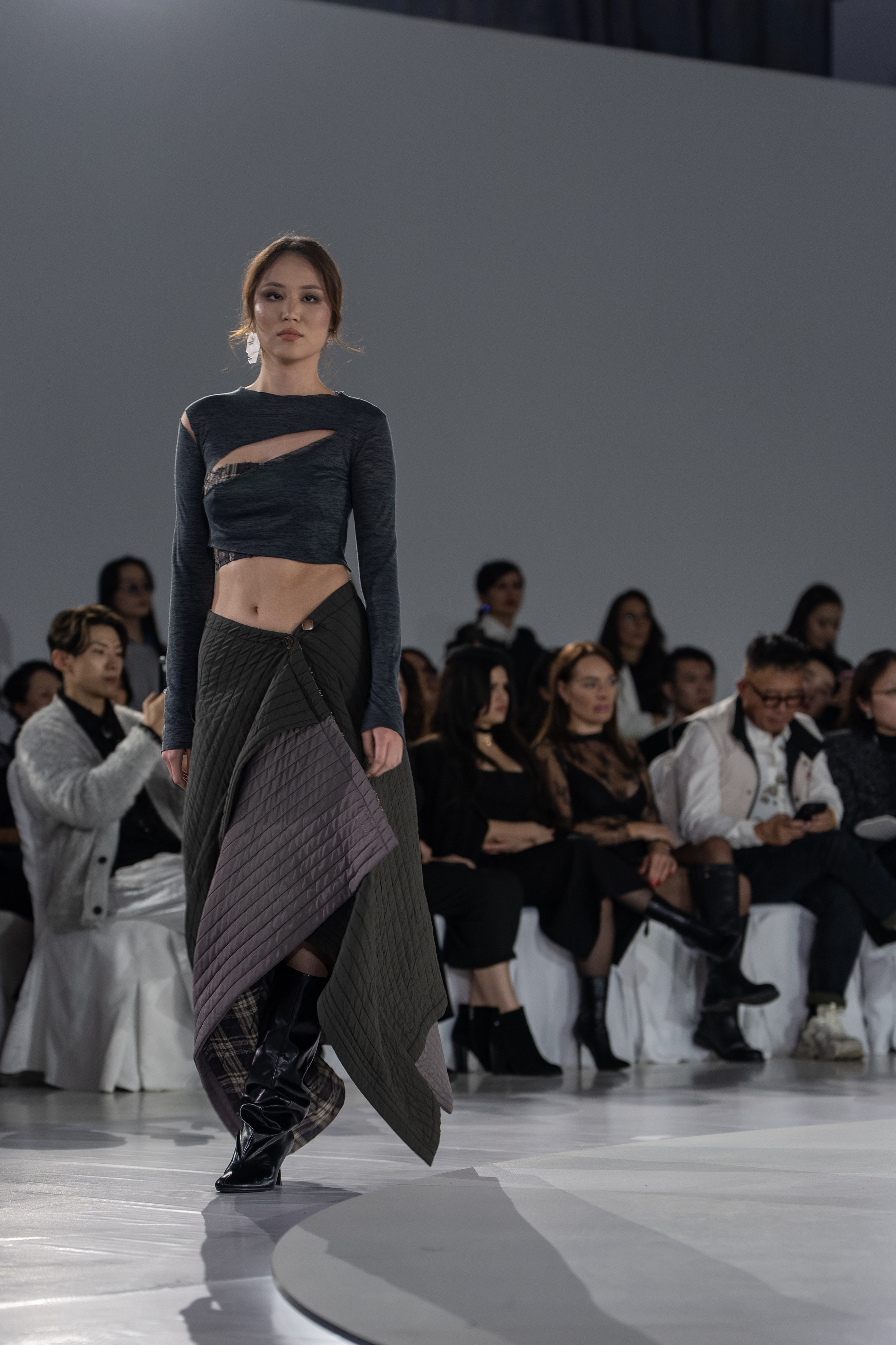 Design August. Сайт Алматинского НЮ АРТ, будуар и фэшн фотографа Дениса Карпенко